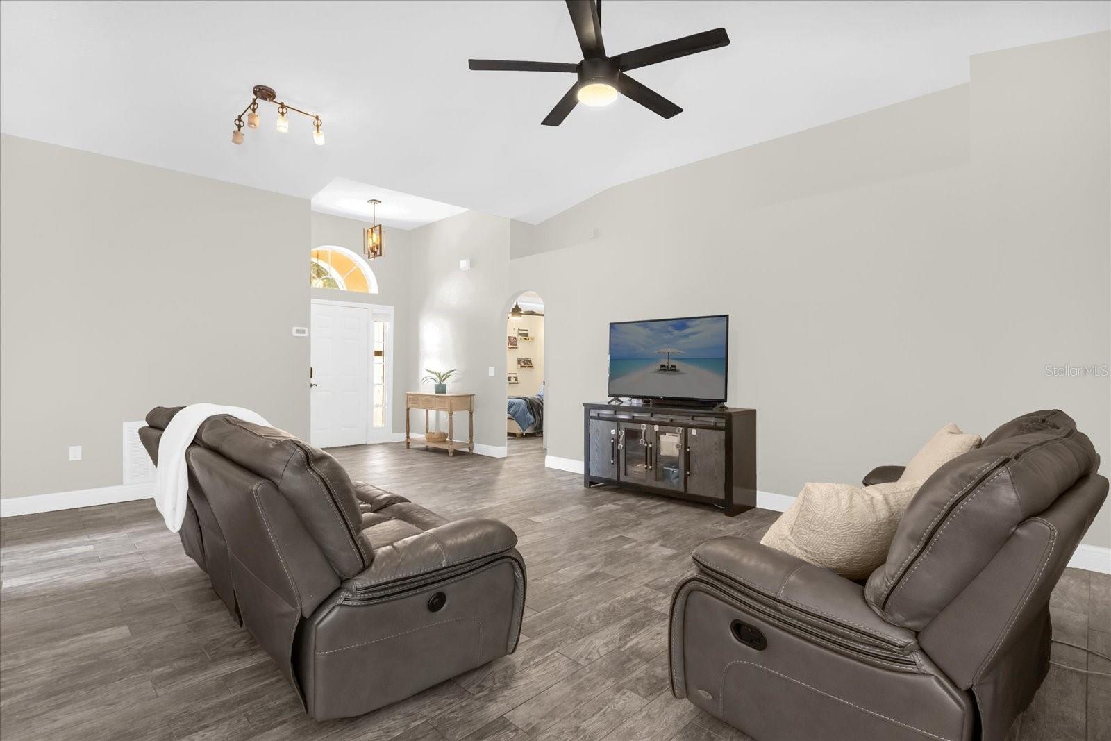 Image 5 of 30 For 1821 Western Hills Lane