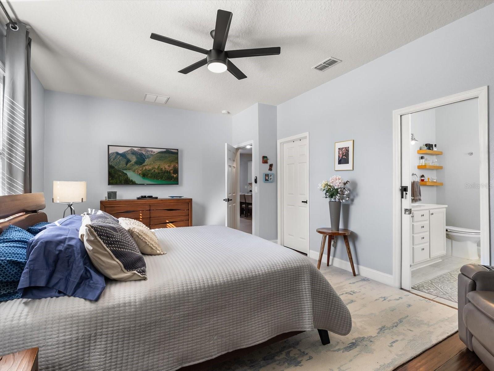 Image 18 of 40 For 30021 Donnington Loop