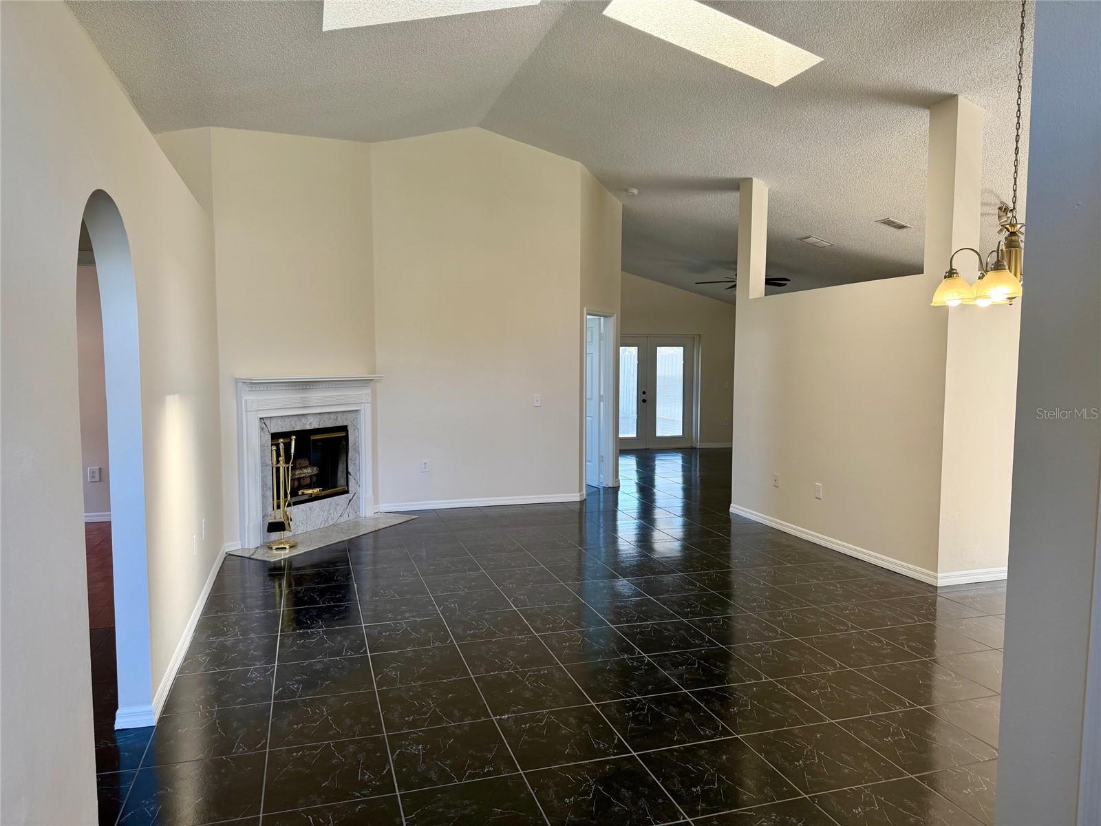 Image 4 of 28 For 809 Brightview Drive