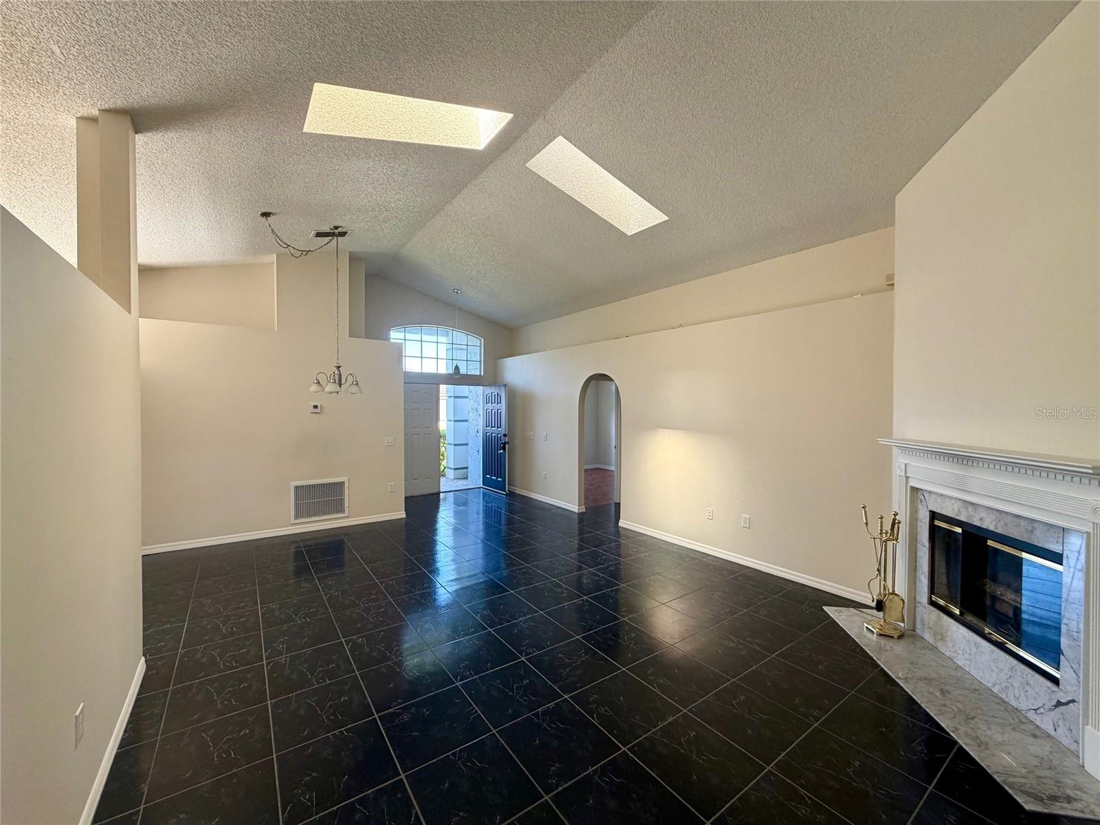 Image 6 of 28 For 809 Brightview Drive