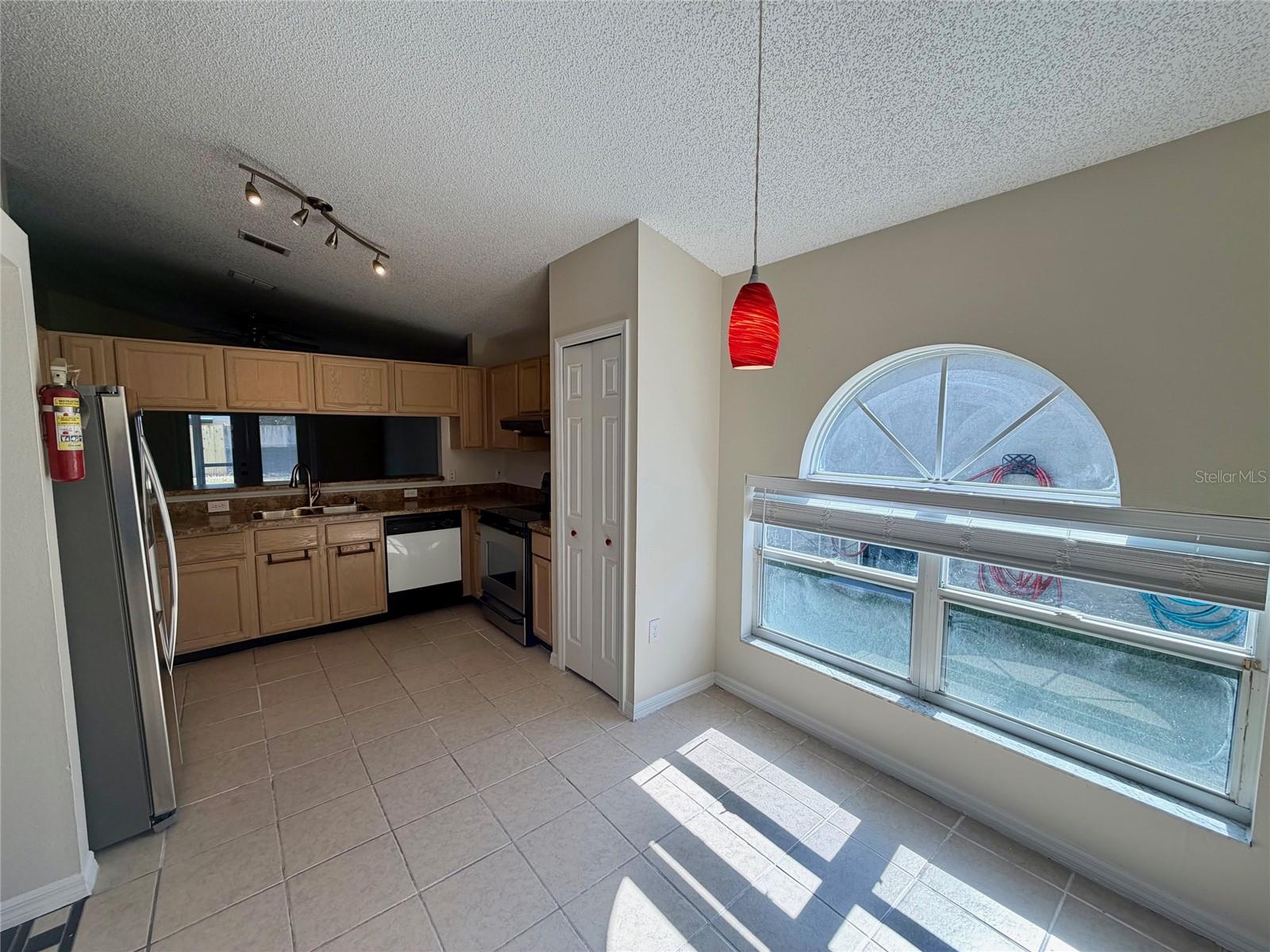 Image 7 of 28 For 809 Brightview Drive