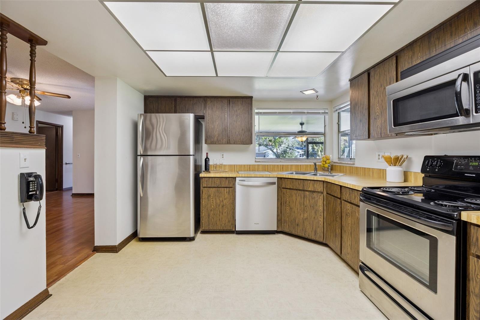 Image 22 of 64 For 100 Wyndham Court