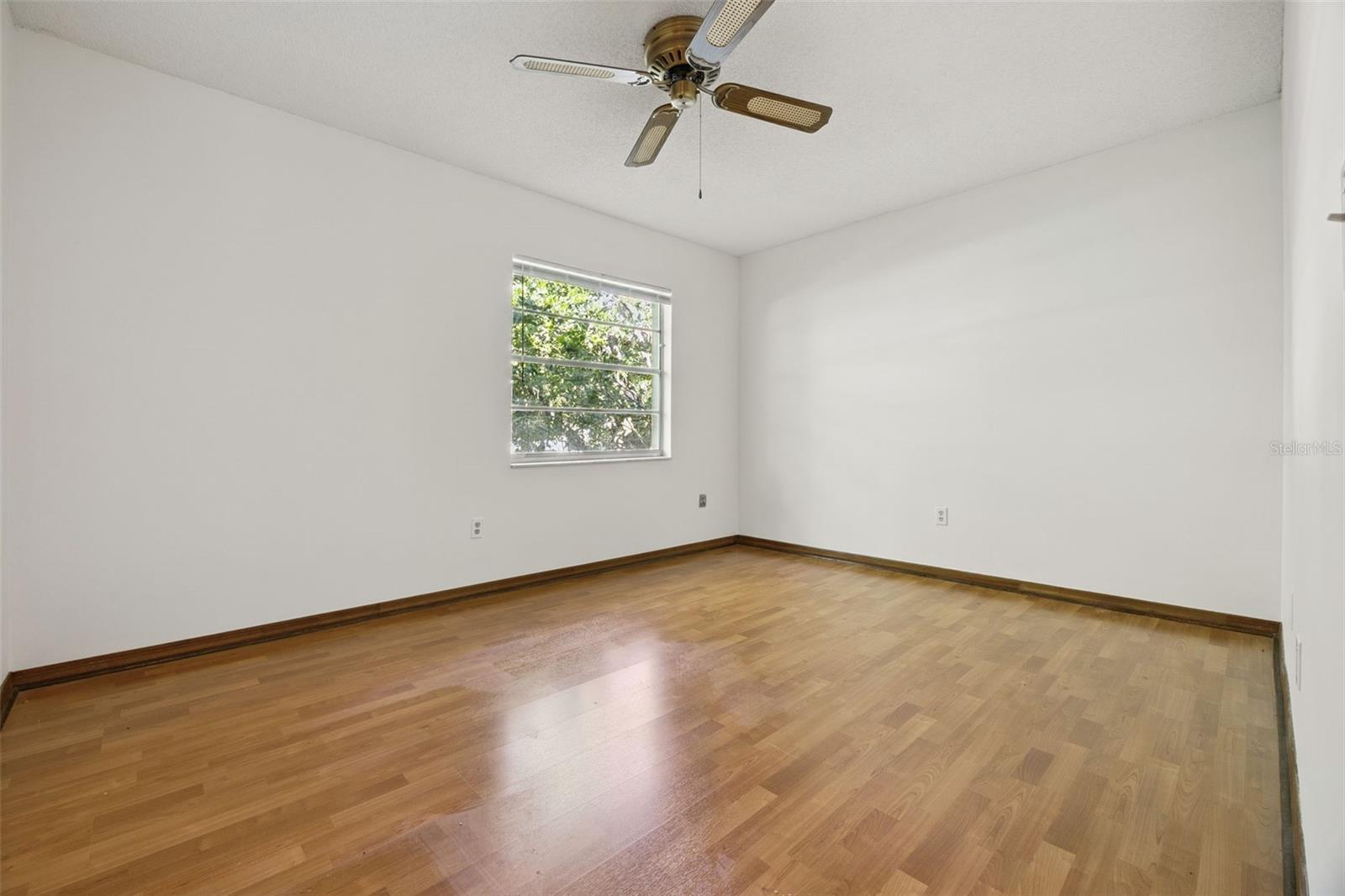 Image 38 of 64 For 100 Wyndham Court