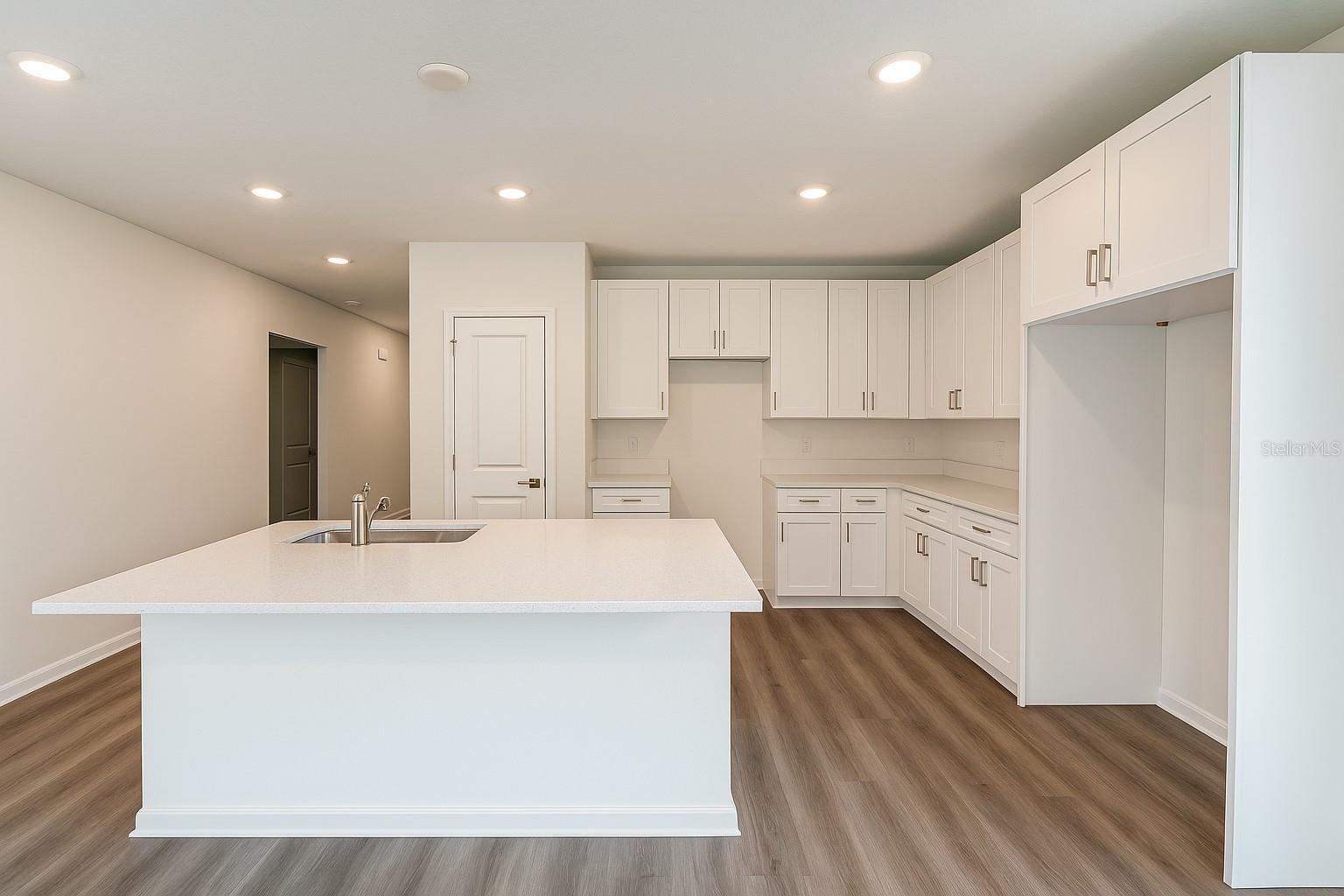 Image 3 of 30 For 25 17th Street