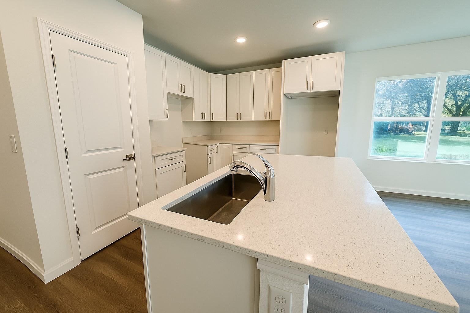 Image 4 of 30 For 25 17th Street