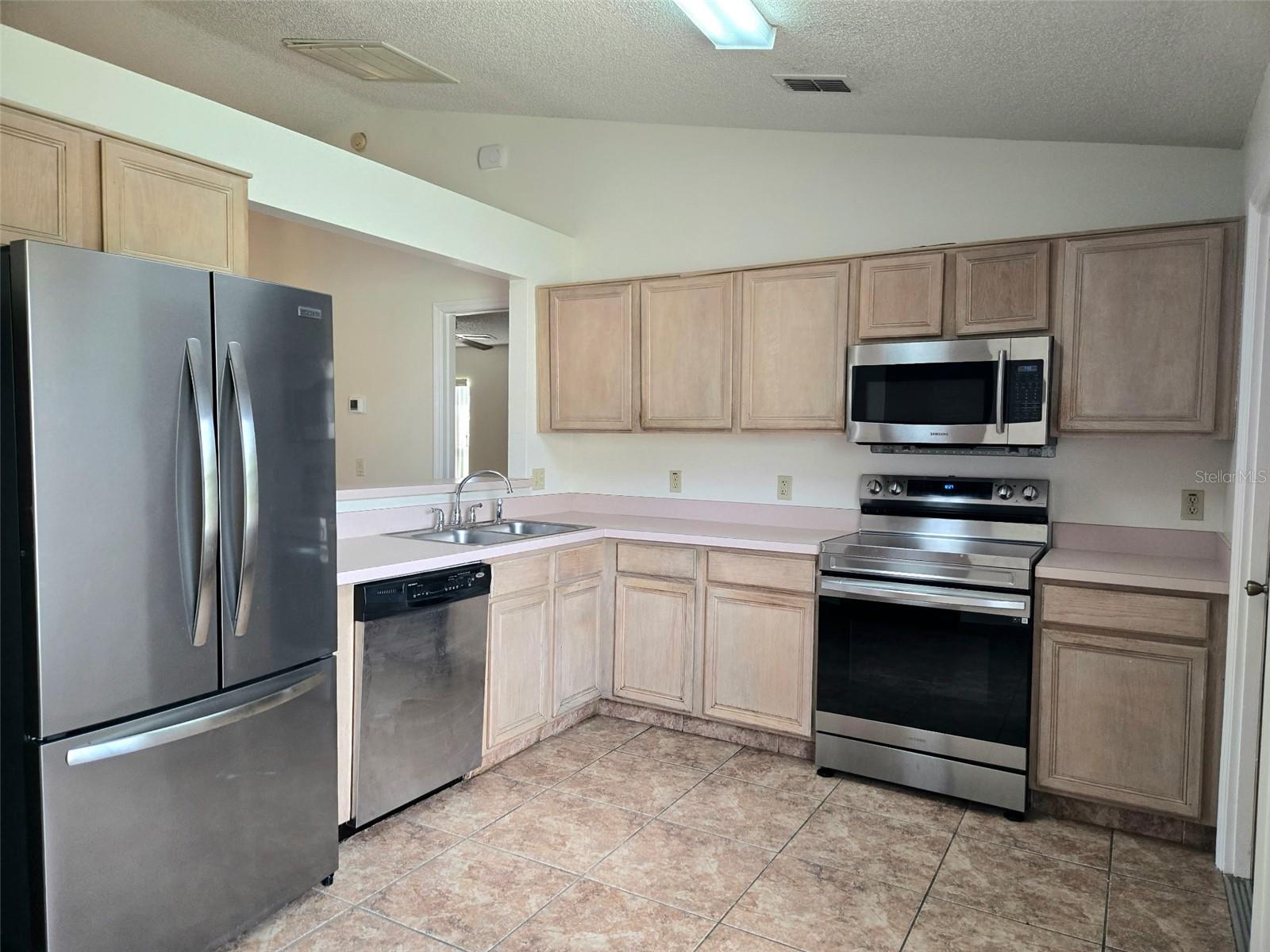 Image 4 of 36 For 611 Cotulla Drive