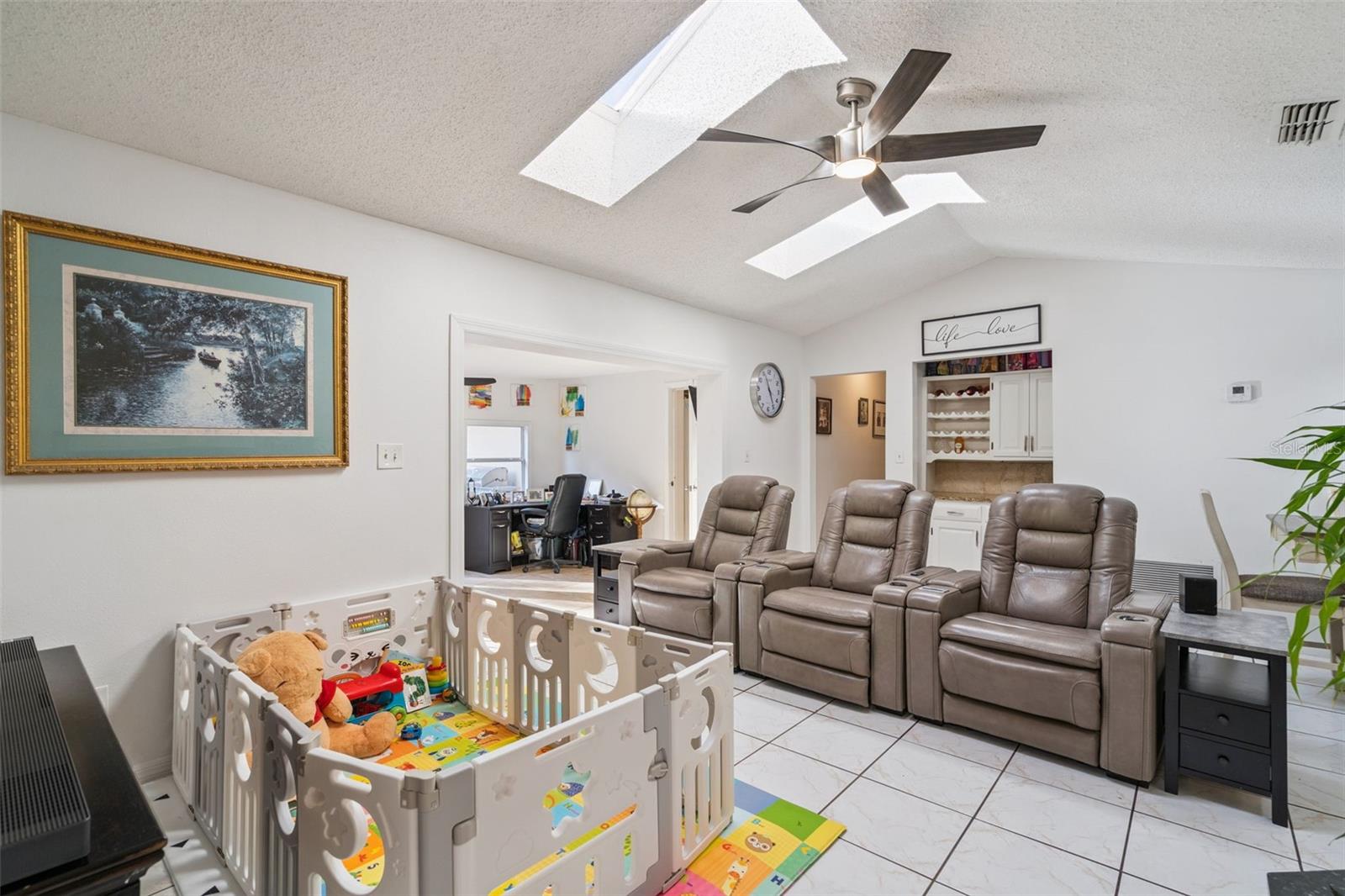 Image 10 of 34 For 1398 Cor Jesu Court