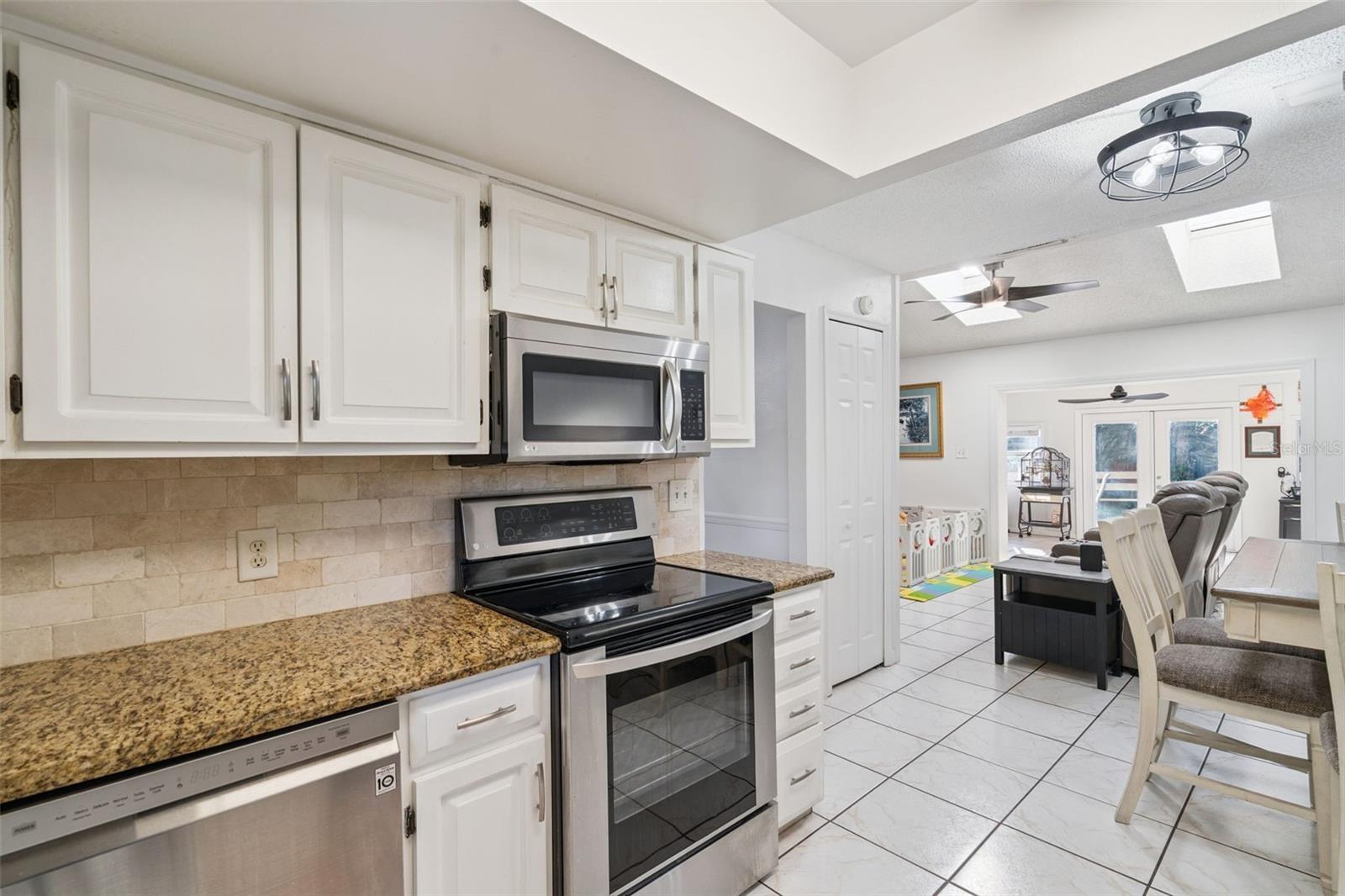 Image 11 of 34 For 1398 Cor Jesu Court