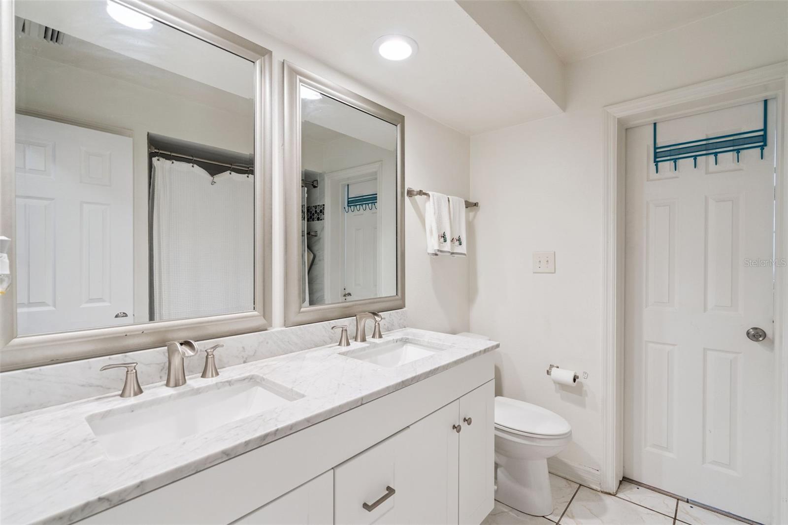 Image 22 of 34 For 1398 Cor Jesu Court