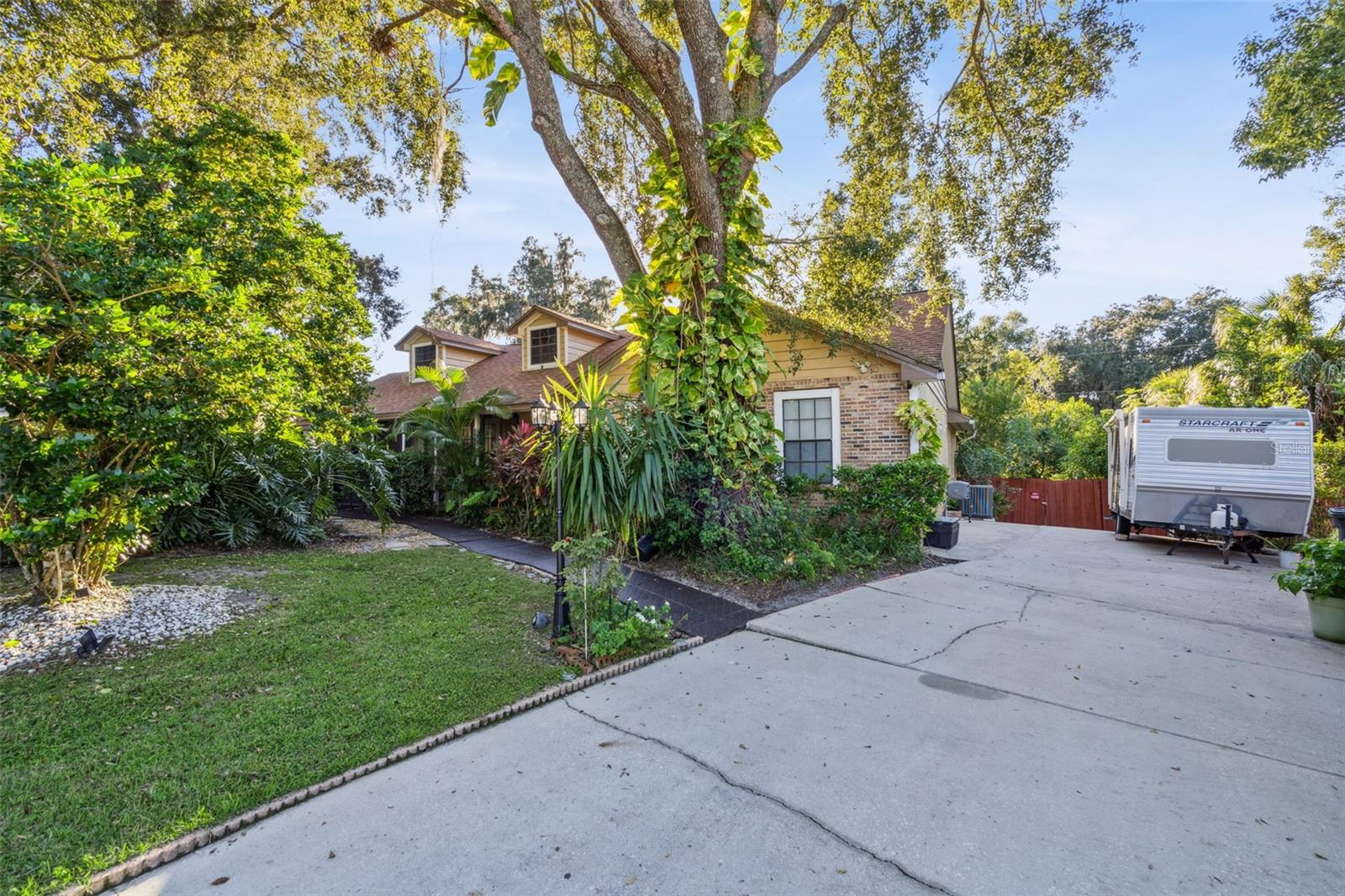 Image 29 of 34 For 1398 Cor Jesu Court