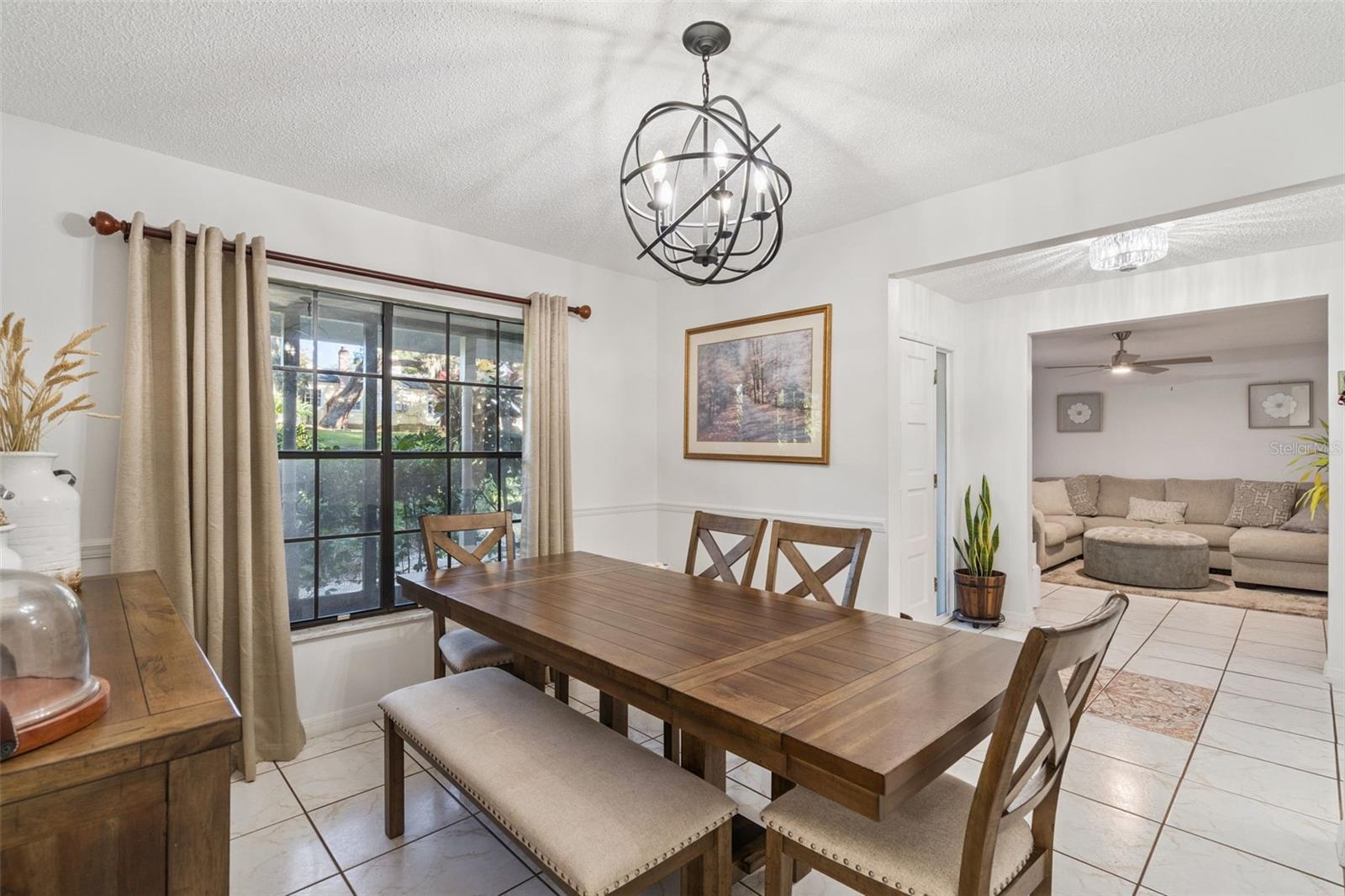 Image 3 of 34 For 1398 Cor Jesu Court