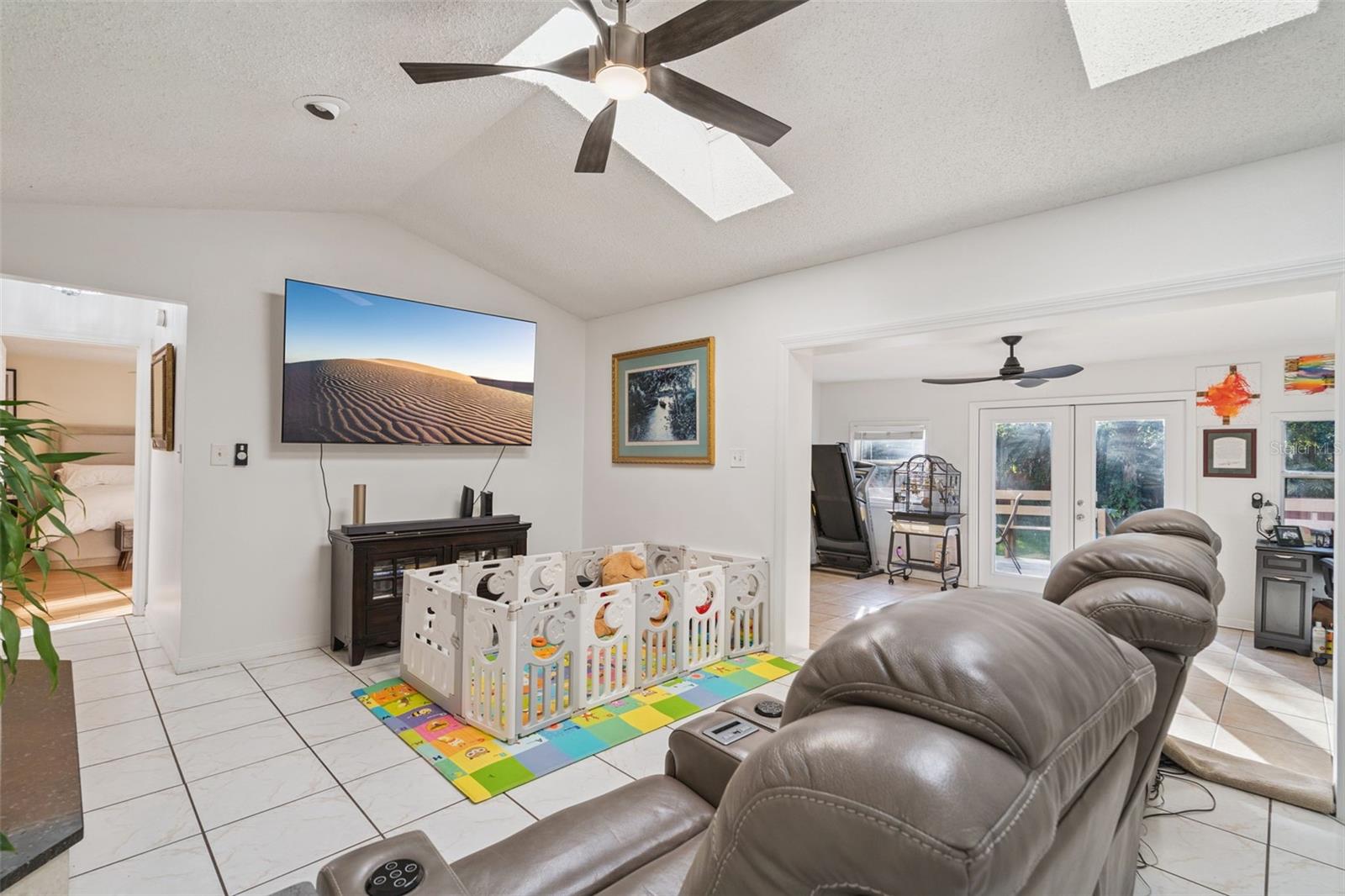 Image 7 of 34 For 1398 Cor Jesu Court