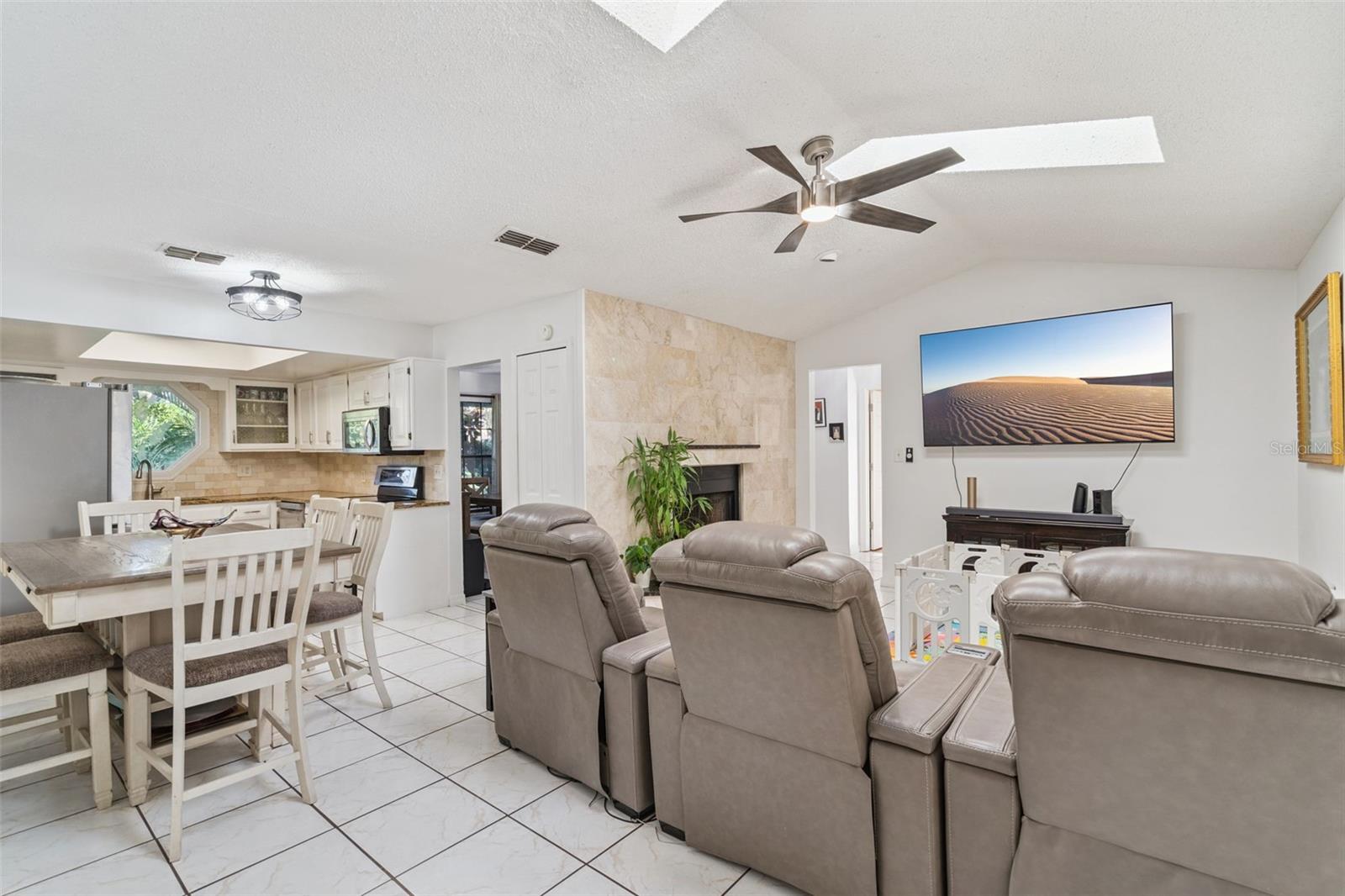 Image 8 of 34 For 1398 Cor Jesu Court