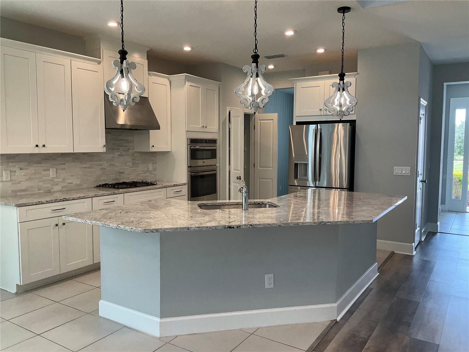 Image 2 of 15 For 1085 Lakeside Estates Drive