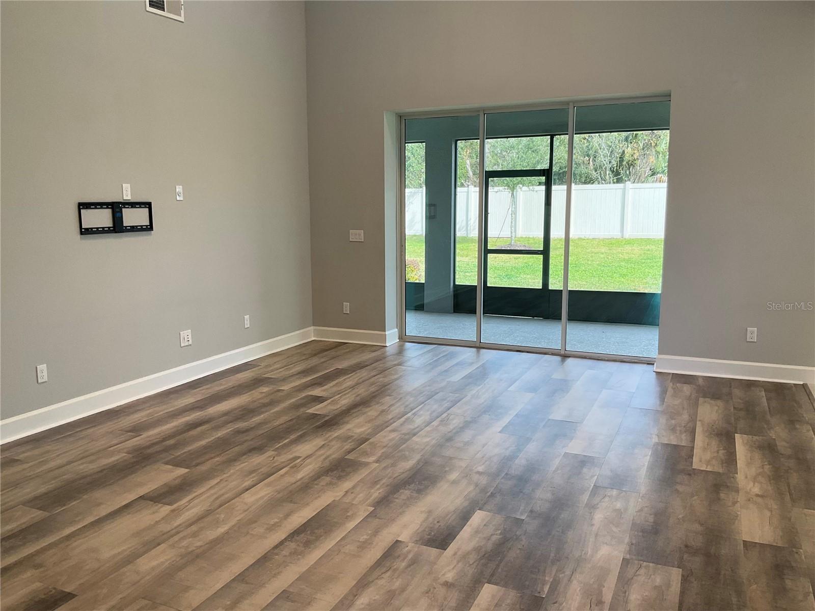 Image 4 of 15 For 1085 Lakeside Estates Drive