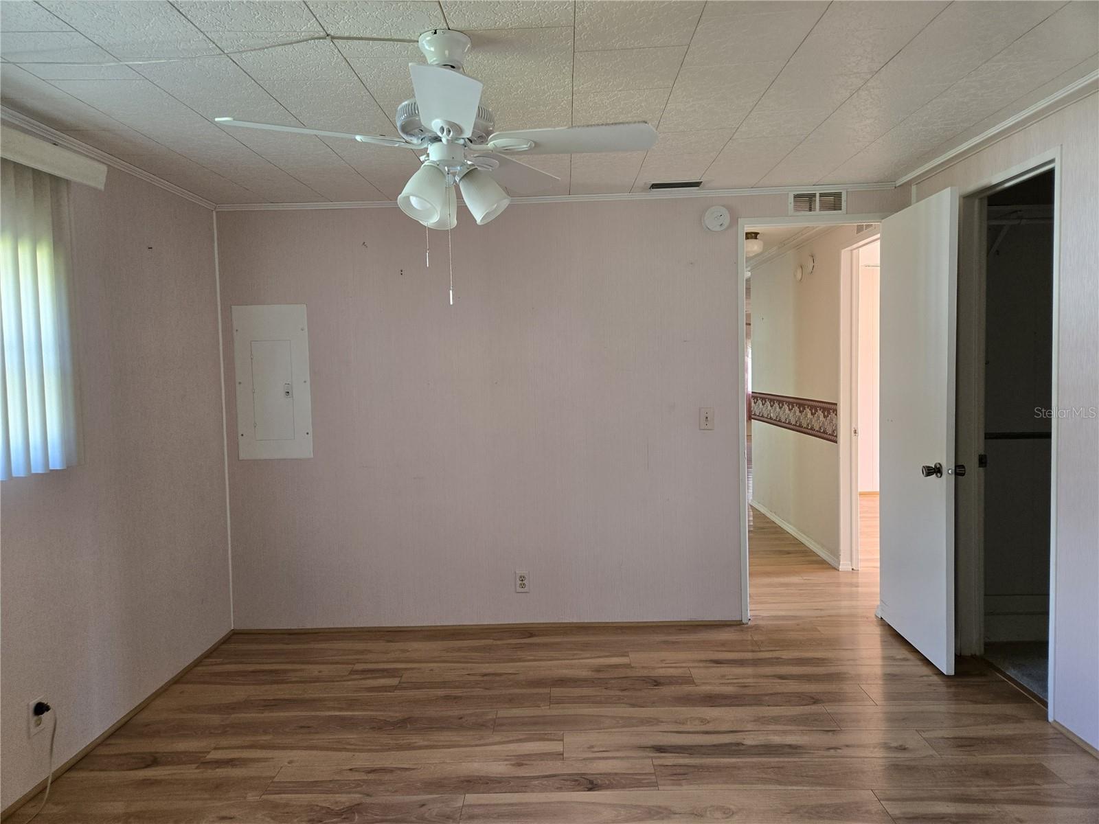 Image 19 of 24 For 4259 Oak Grove Drive 36