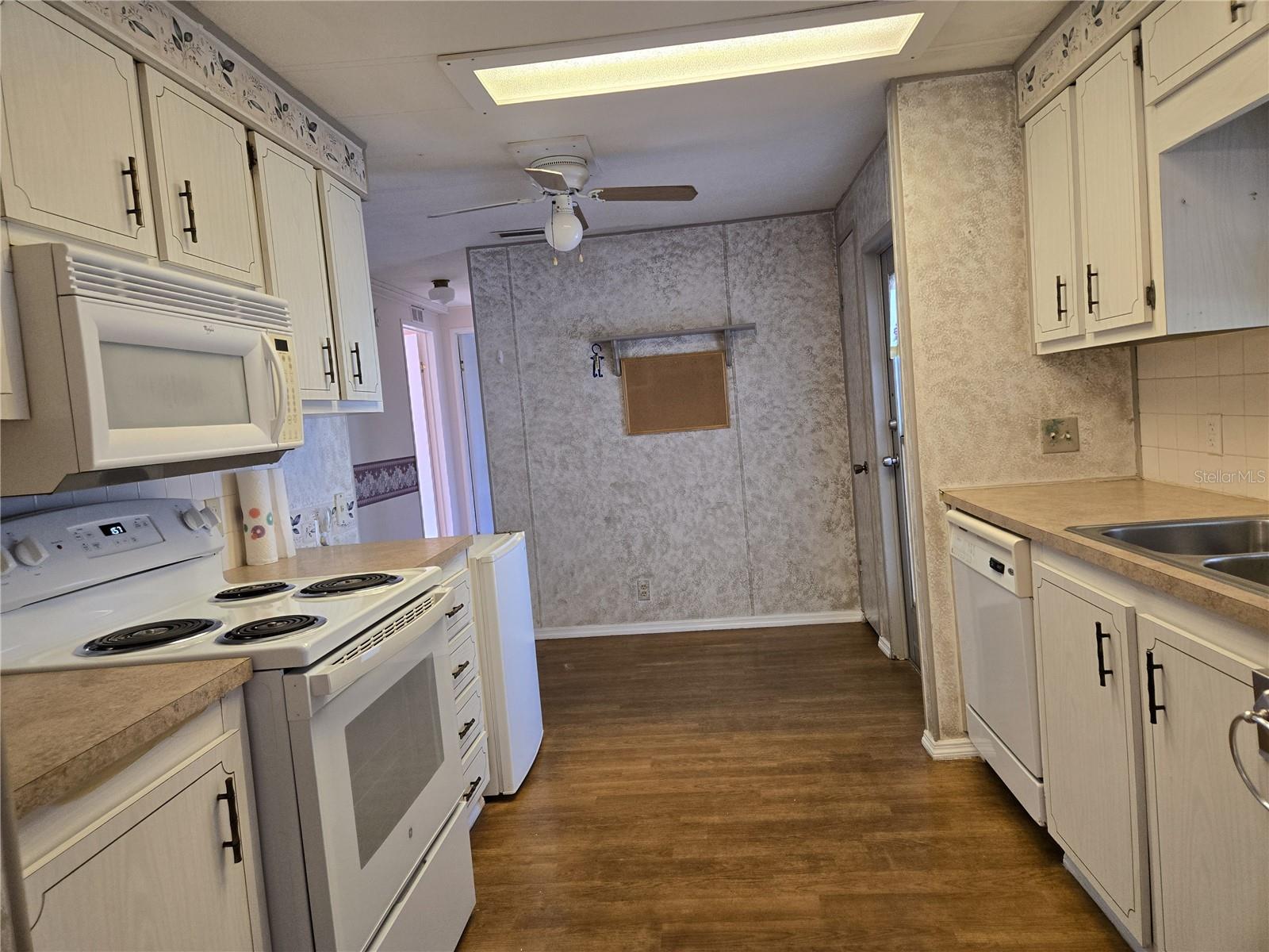 Image 6 of 24 For 4259 Oak Grove Drive 36