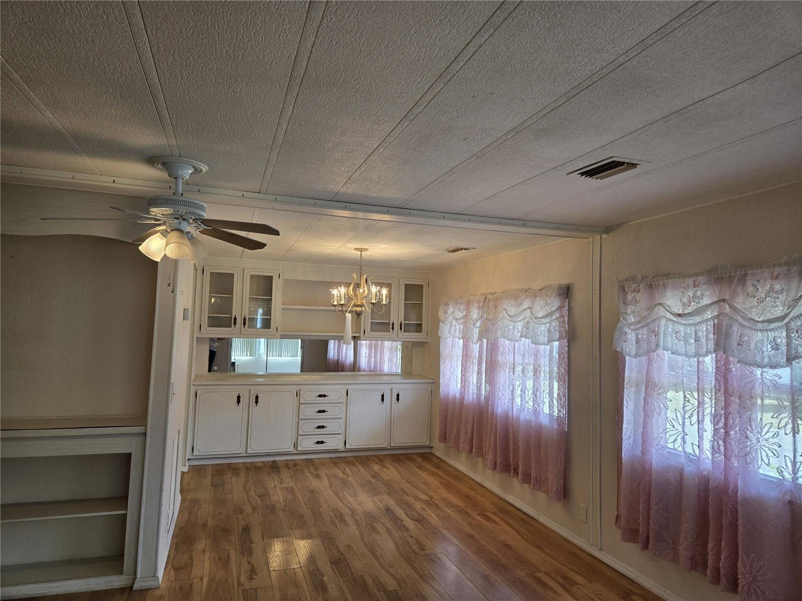 Image 8 of 24 For 4259 Oak Grove Drive 36