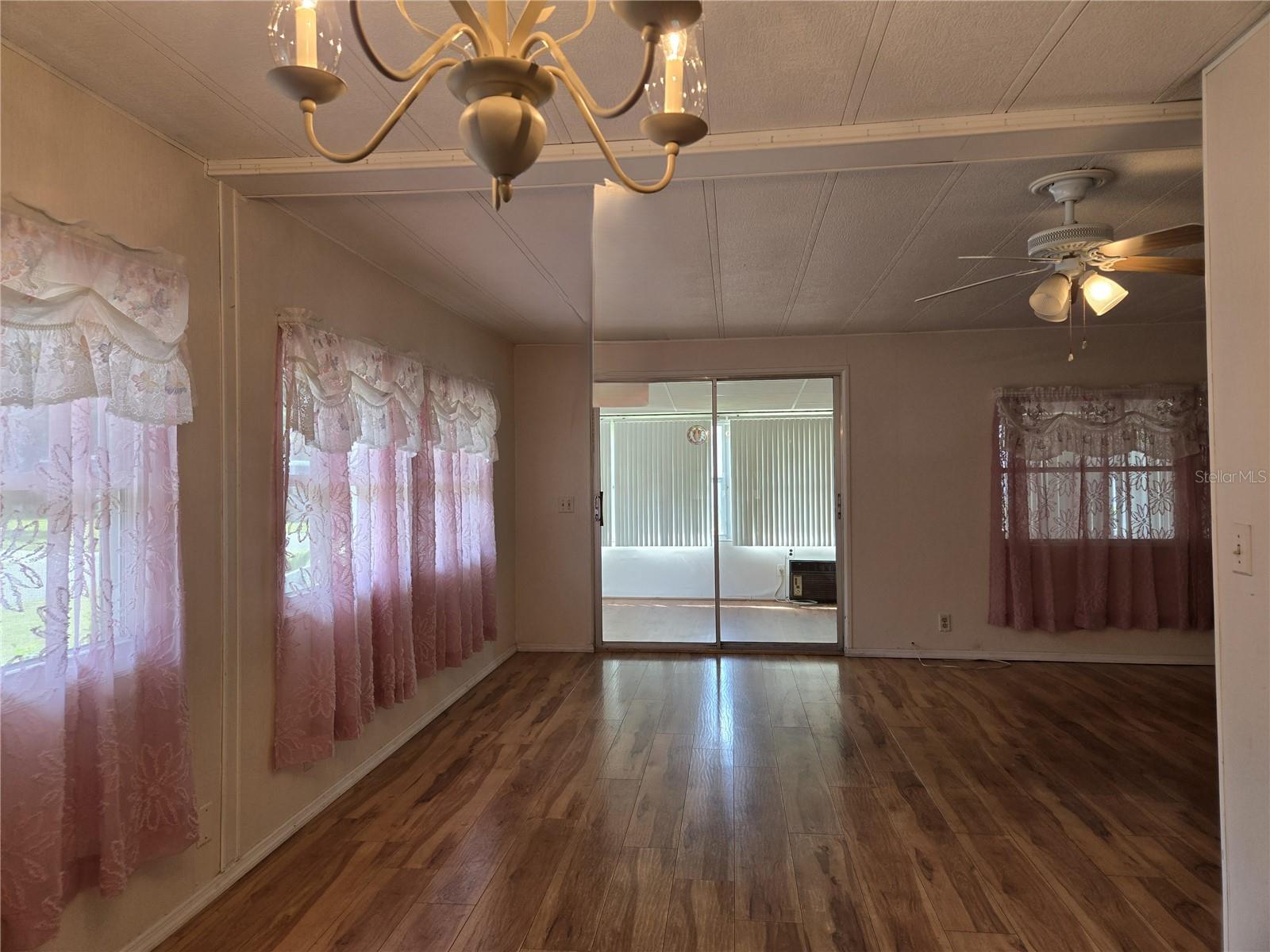 Image 9 of 24 For 4259 Oak Grove Drive 36