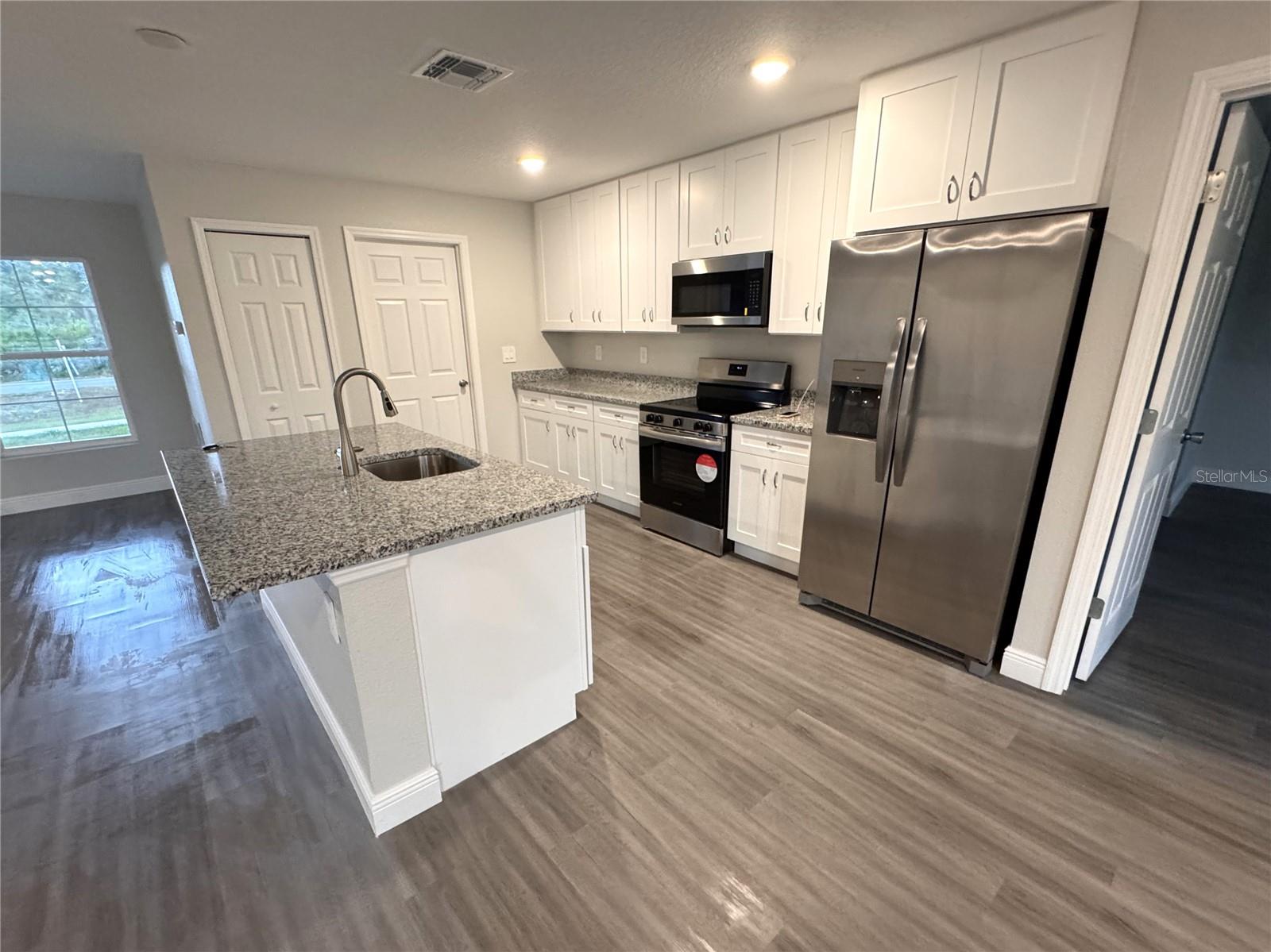 Image 11 of 31 For 7305 Sun N Lake Boulevard