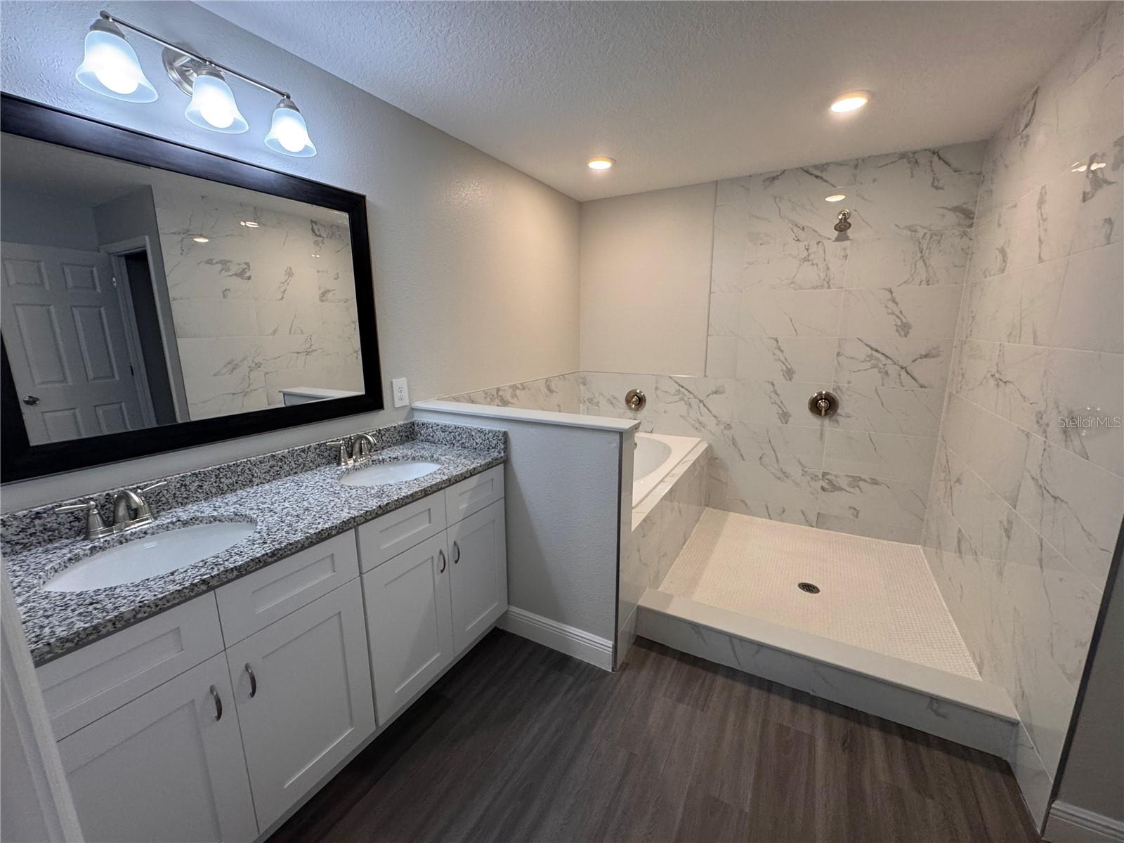 Image 21 of 31 For 7305 Sun N Lake Boulevard