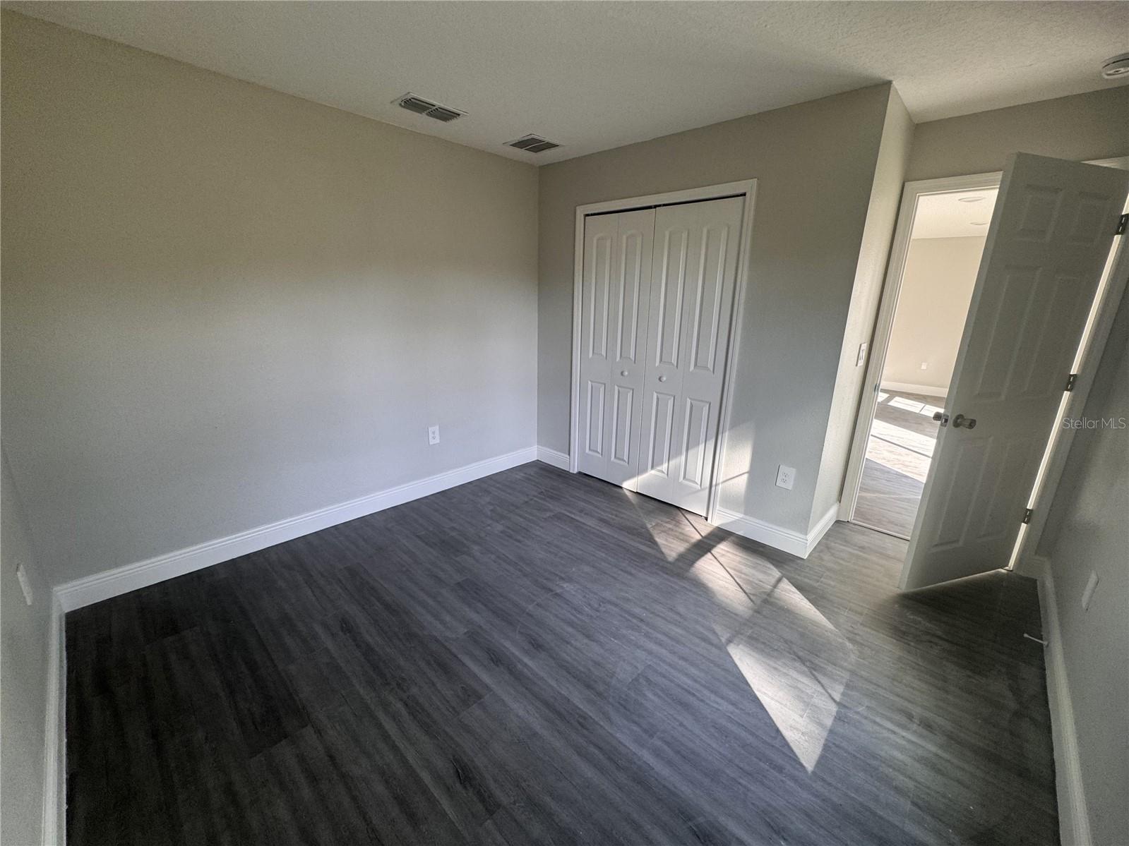 Image 23 of 31 For 7305 Sun N Lake Boulevard