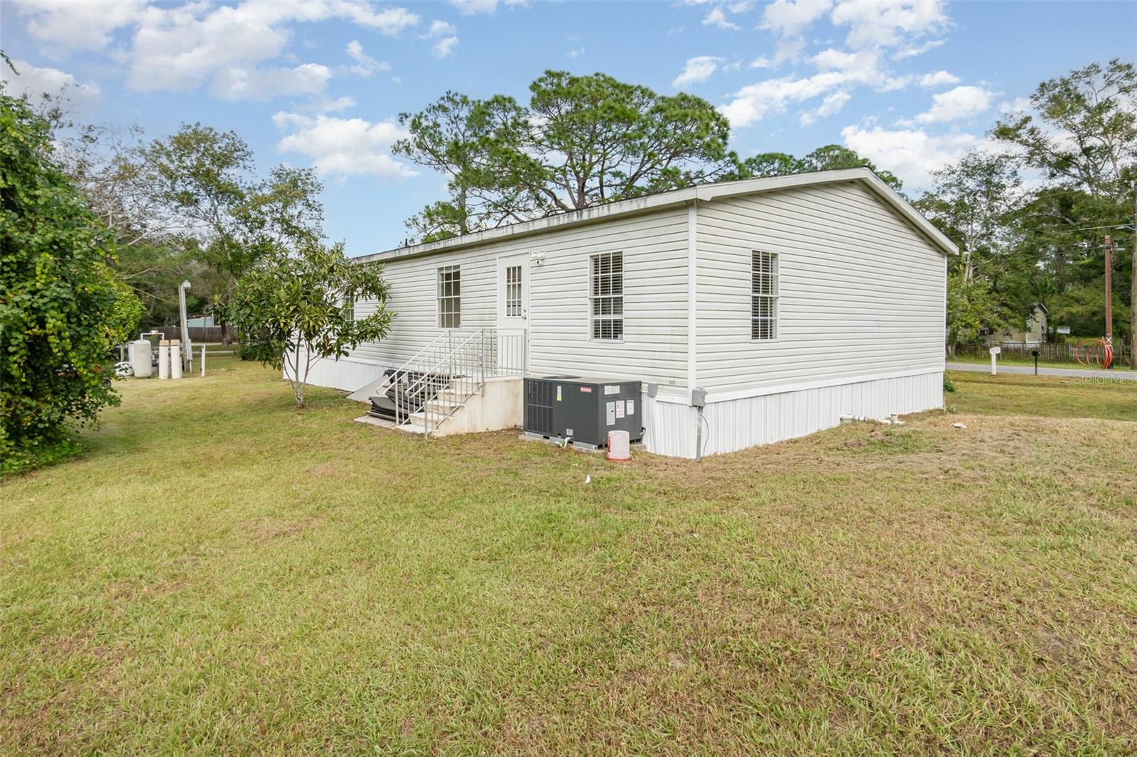 Image 17 of 18 For 25542 Mathew Street