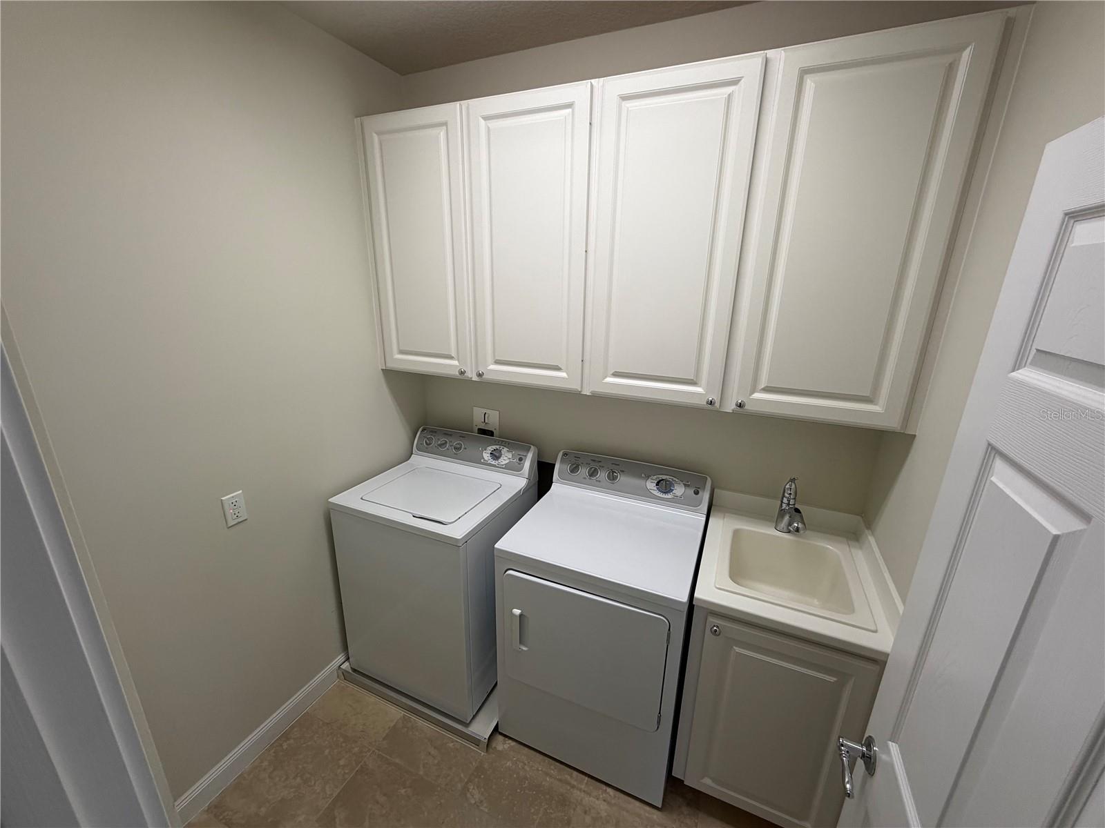 Image 14 of 22 For 8427 Leatherleaf Lane