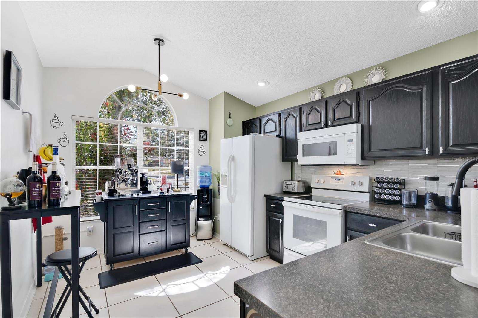 Image 5 of 50 For 102 Ethan Avenue