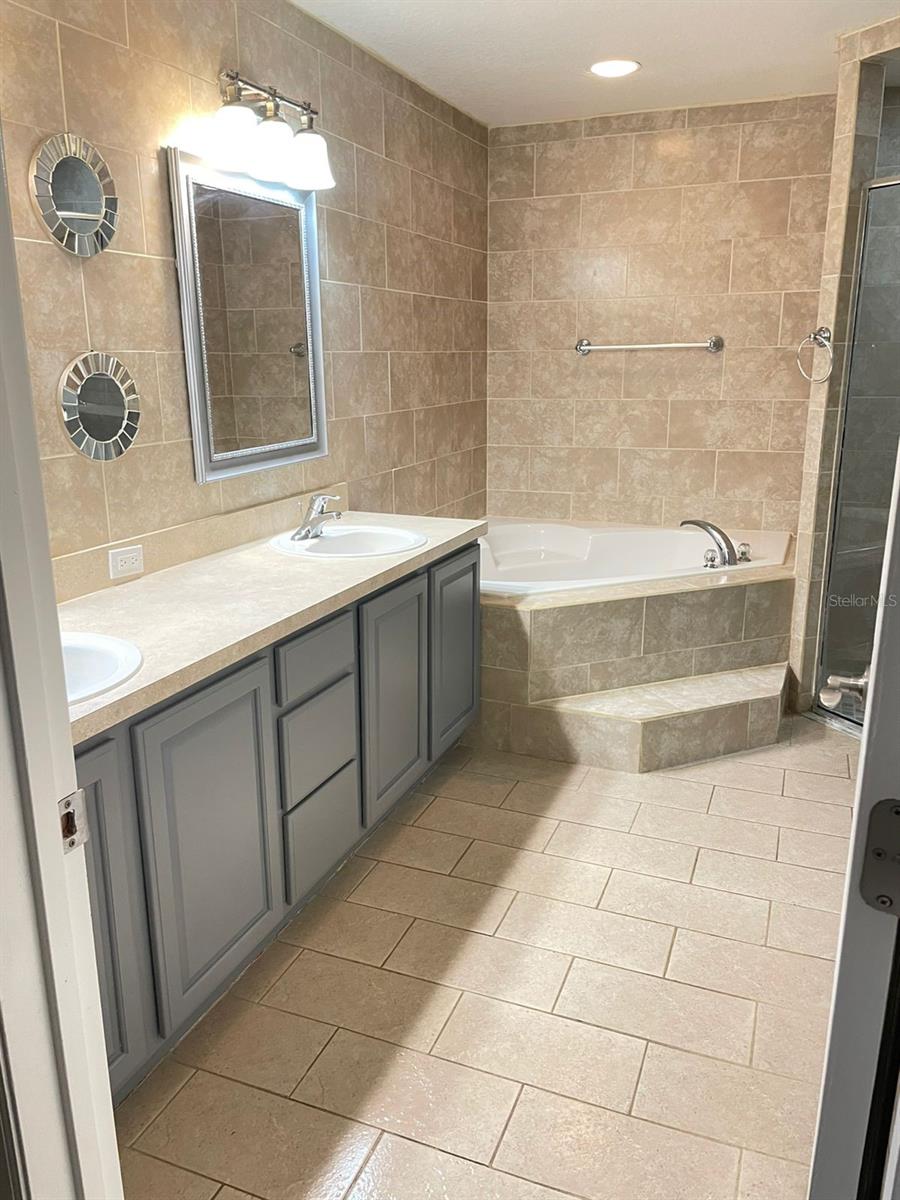 Image 11 of 19 For 553 Maidenhair Court