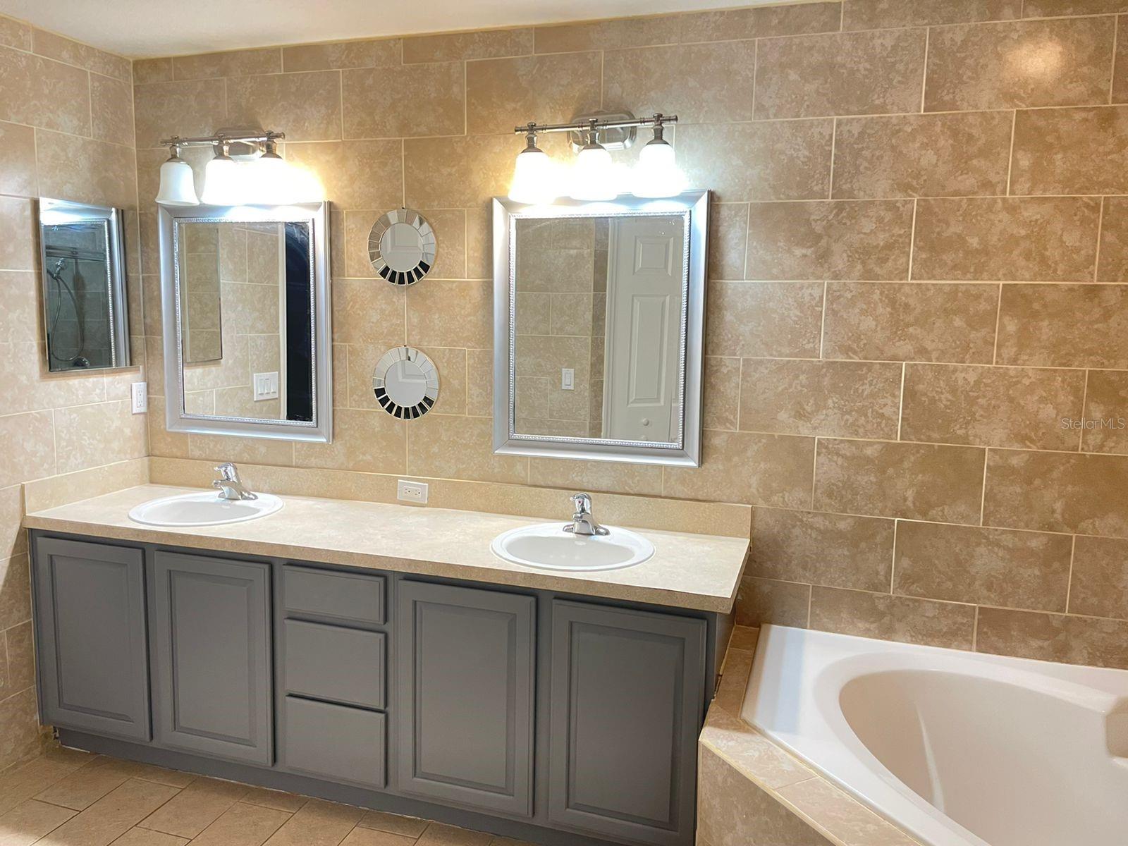 Image 12 of 19 For 553 Maidenhair Court