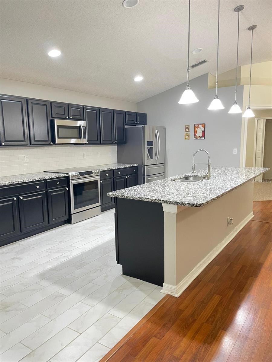 Image 5 of 19 For 553 Maidenhair Court