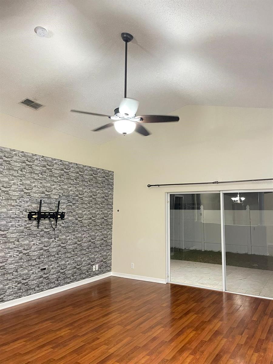 Image 8 of 19 For 553 Maidenhair Court