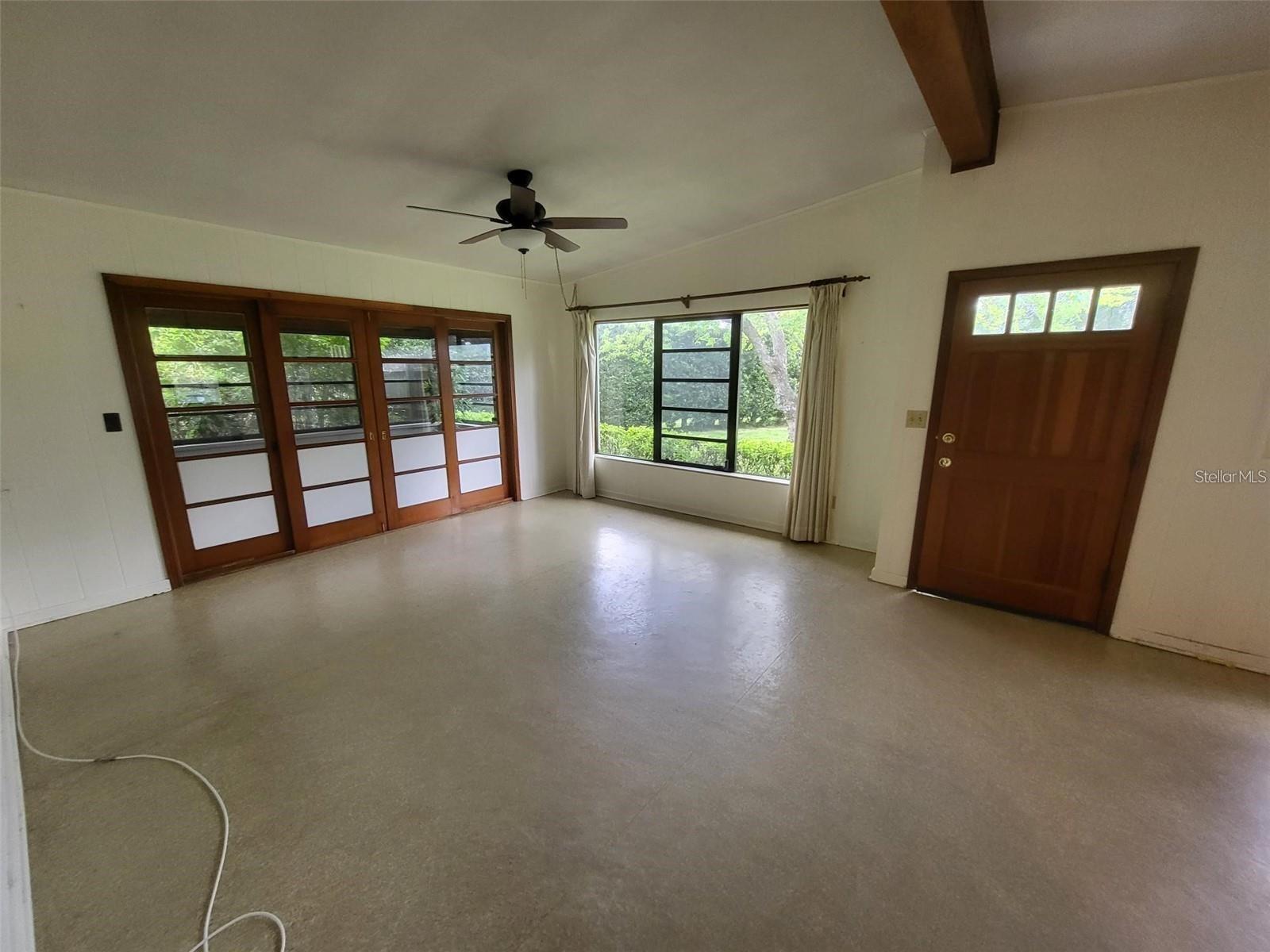 Image 3 of 13 For 1801 Pineview Circle