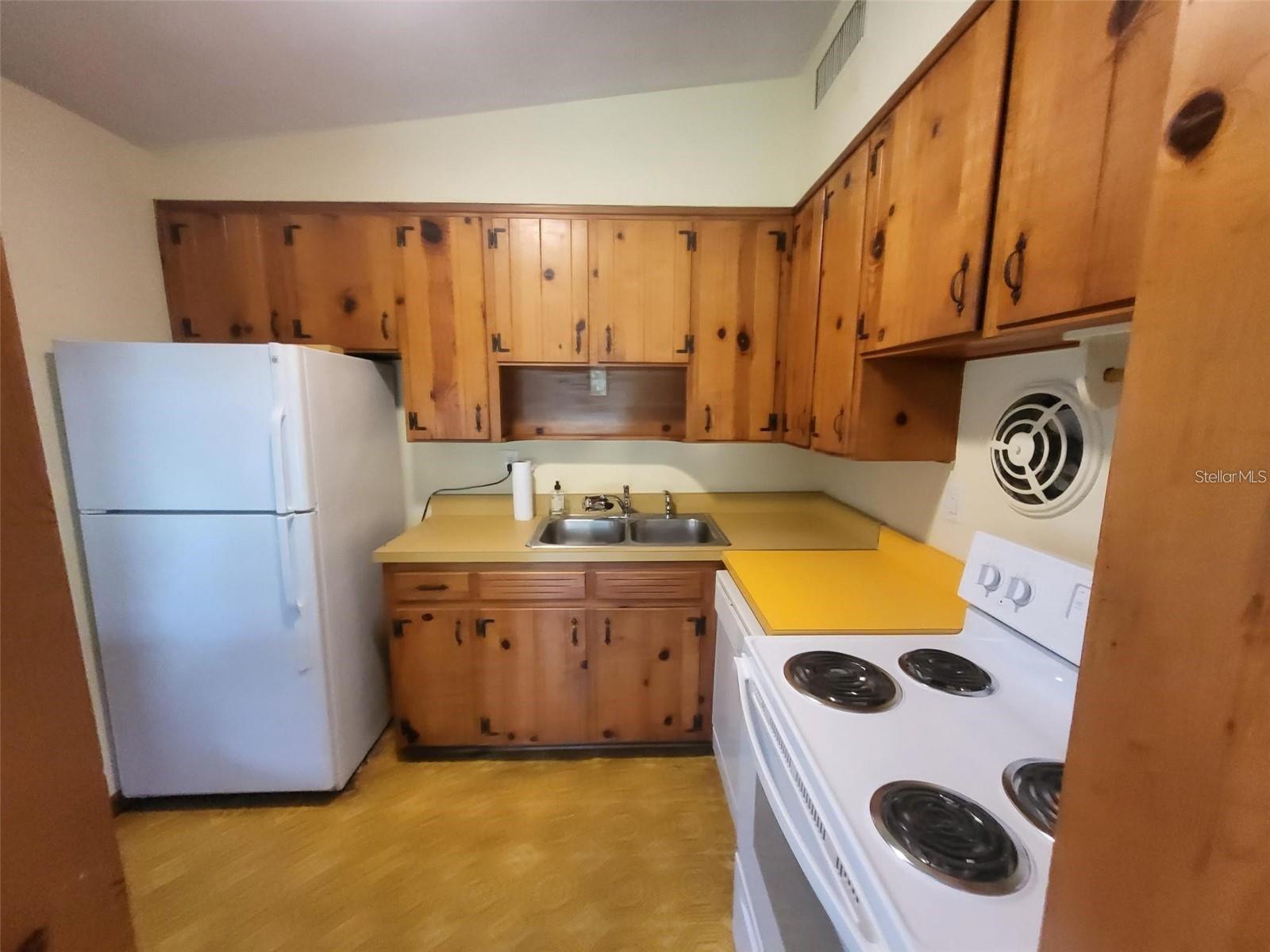 Image 4 of 13 For 1801 Pineview Circle