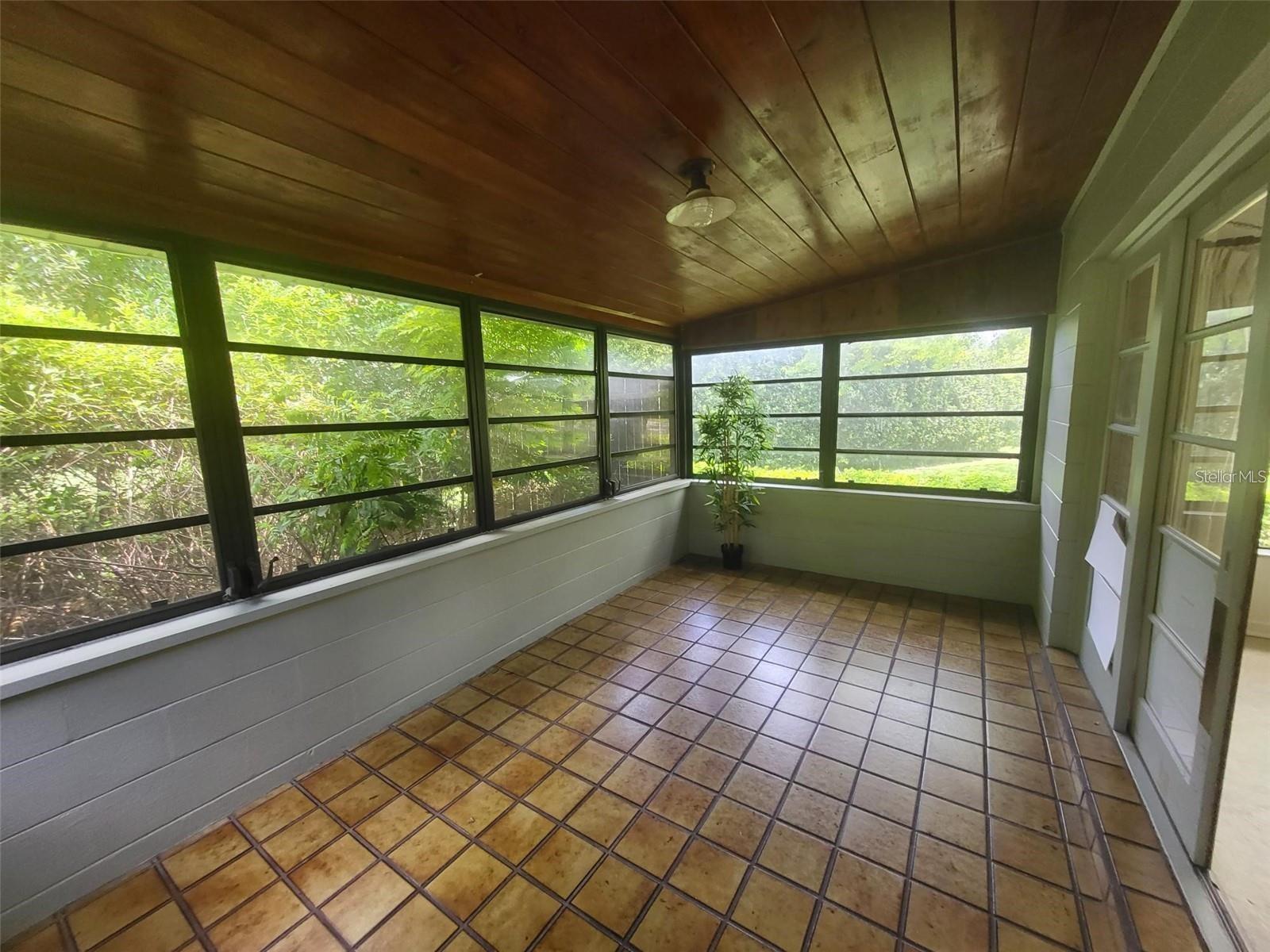 Image 6 of 13 For 1801 Pineview Circle