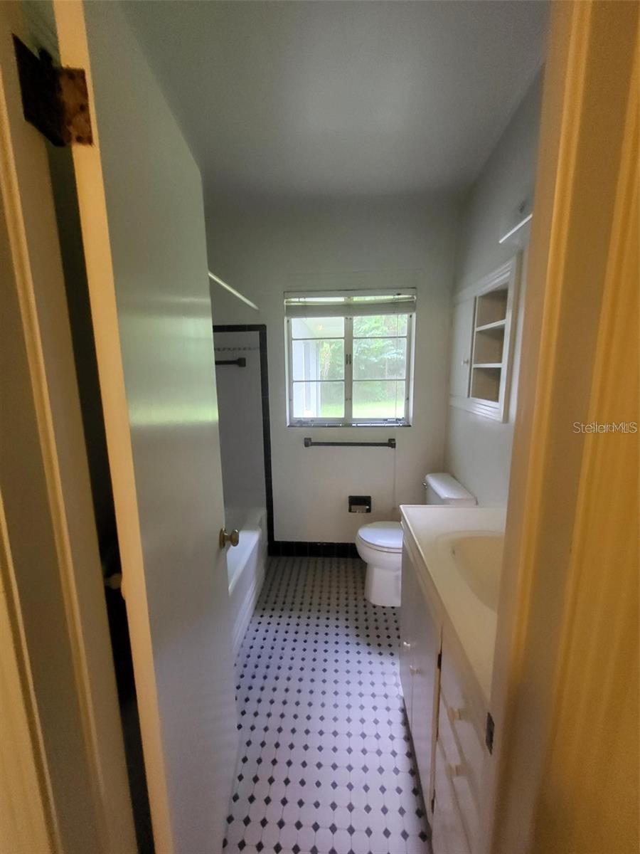 Image 7 of 13 For 1801 Pineview Circle