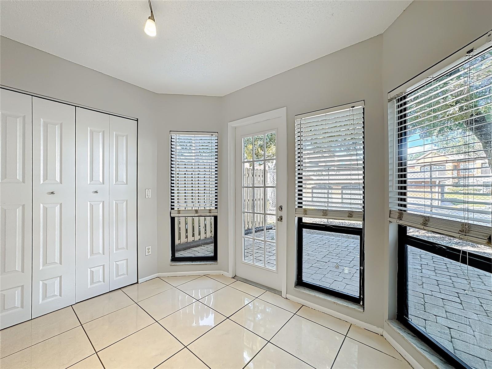 Image 16 of 41 For 4320 Middlebrook Road 2