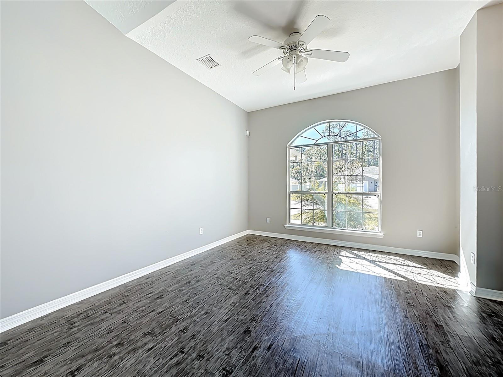 Image 15 of 68 For 6 Llowick Court