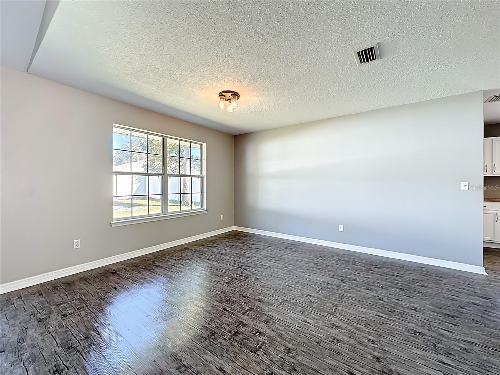 Image 21 of 68 For 6 Llowick Court