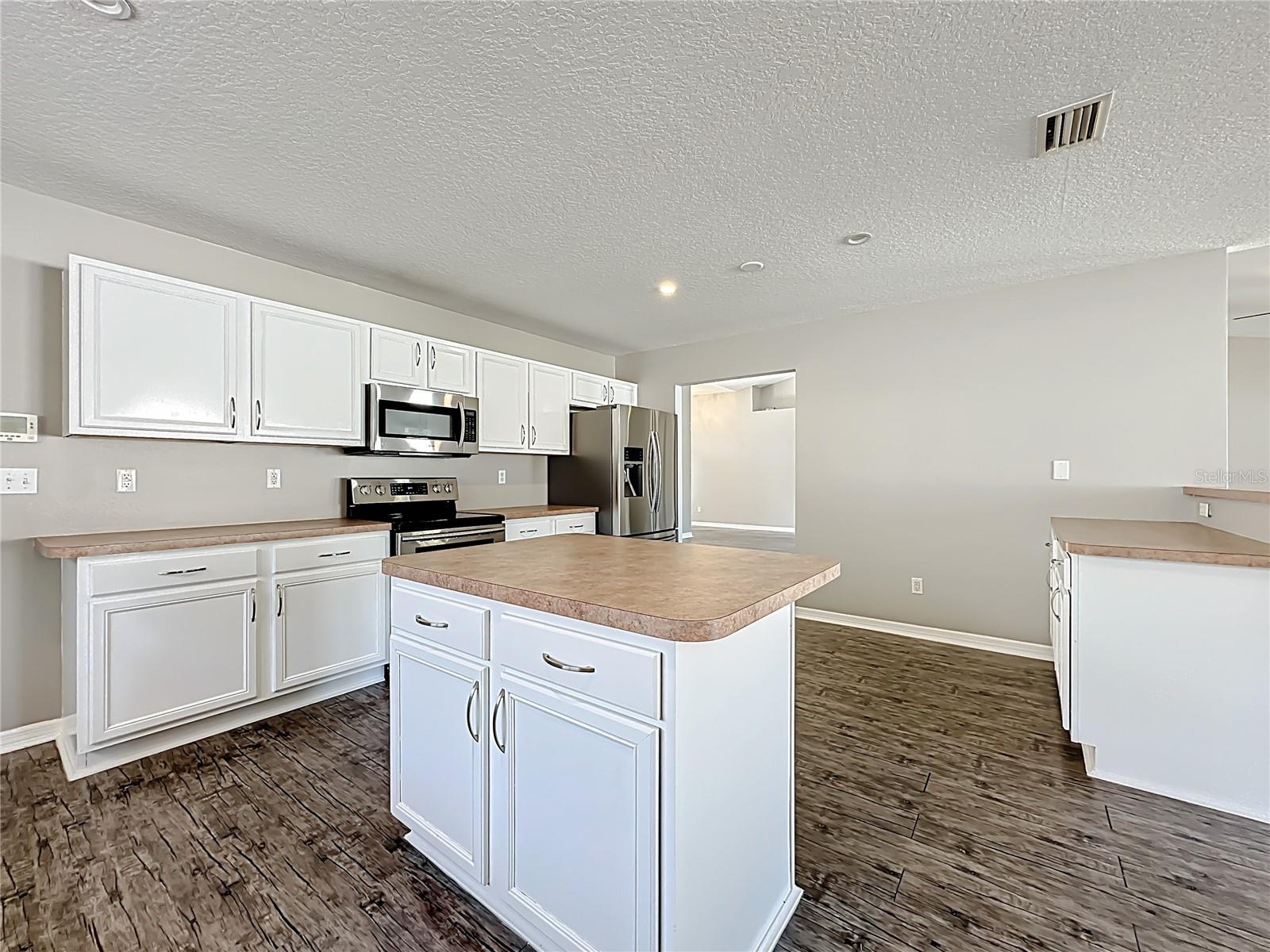 Image 24 of 68 For 6 Llowick Court