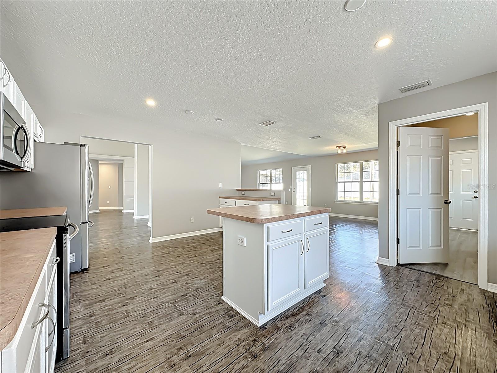 Image 25 of 68 For 6 Llowick Court