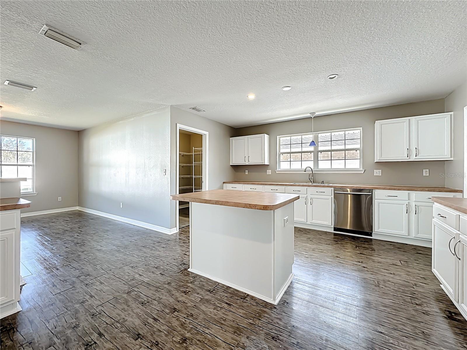 Image 26 of 68 For 6 Llowick Court