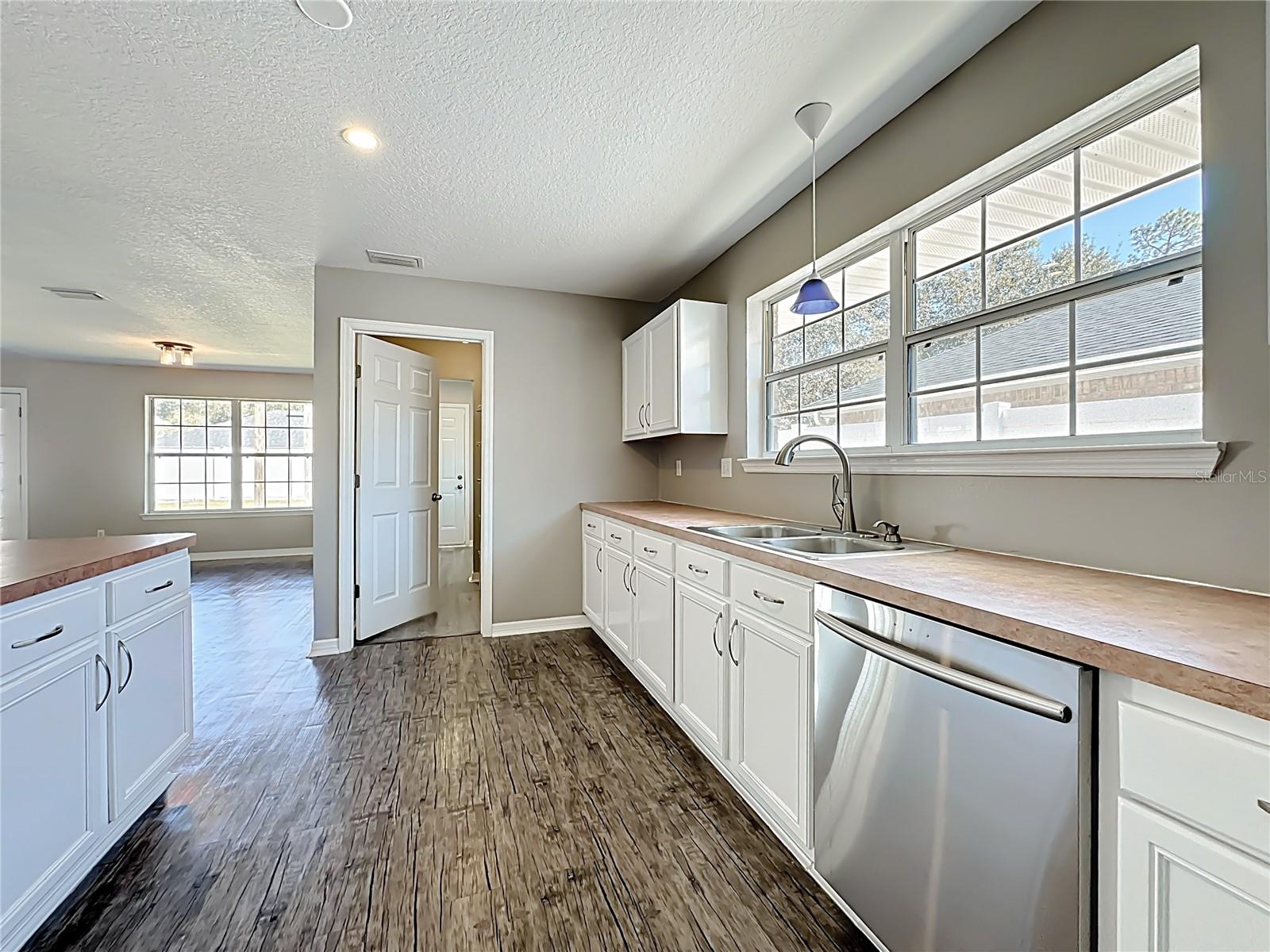 Image 27 of 68 For 6 Llowick Court