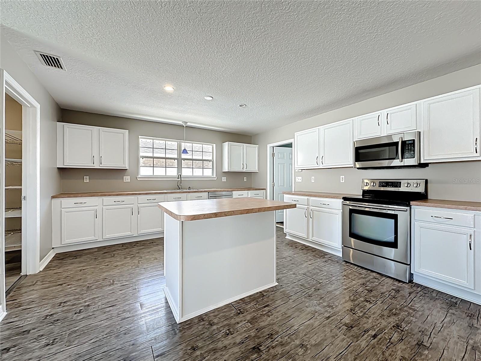 Image 28 of 68 For 6 Llowick Court