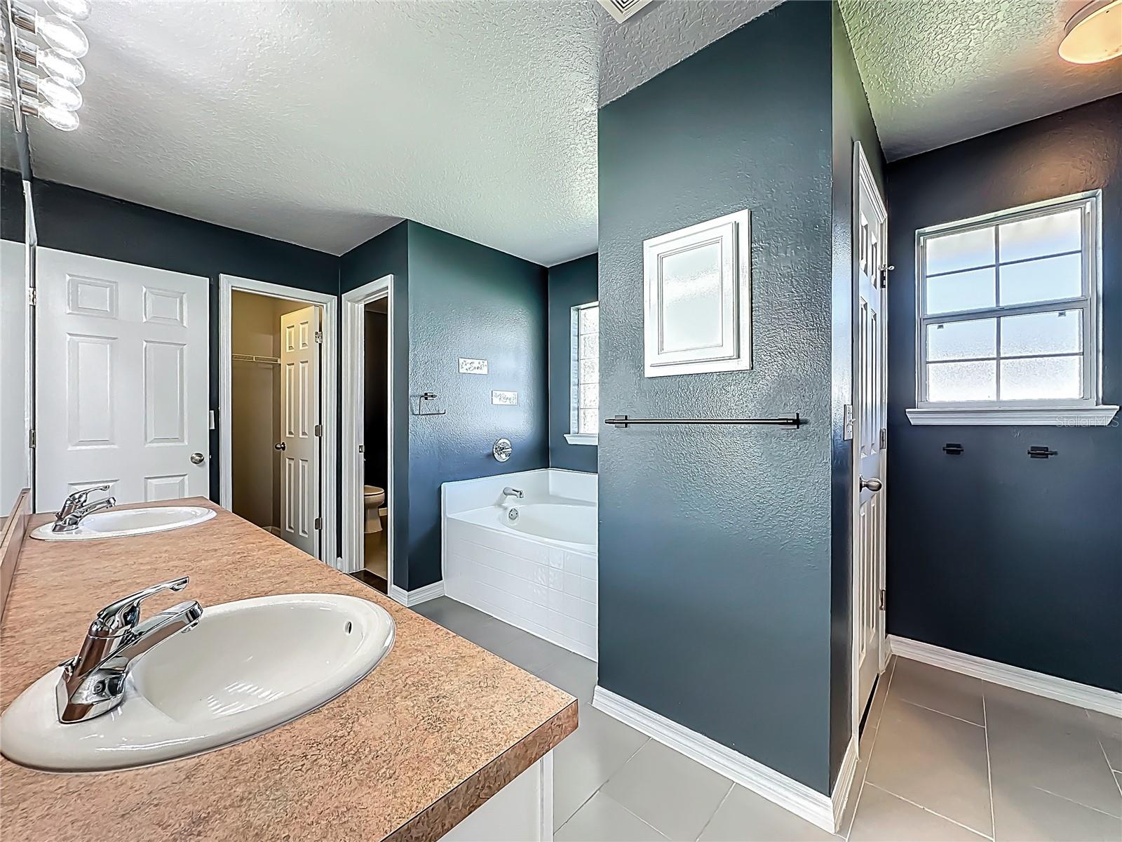 Image 40 of 68 For 6 Llowick Court