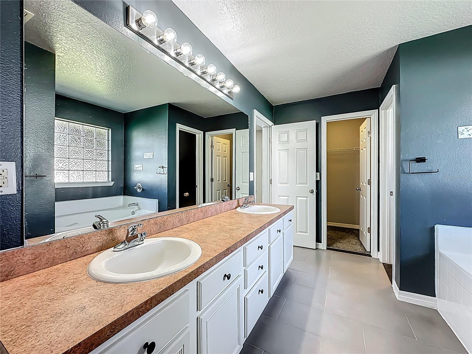 Image 41 of 68 For 6 Llowick Court