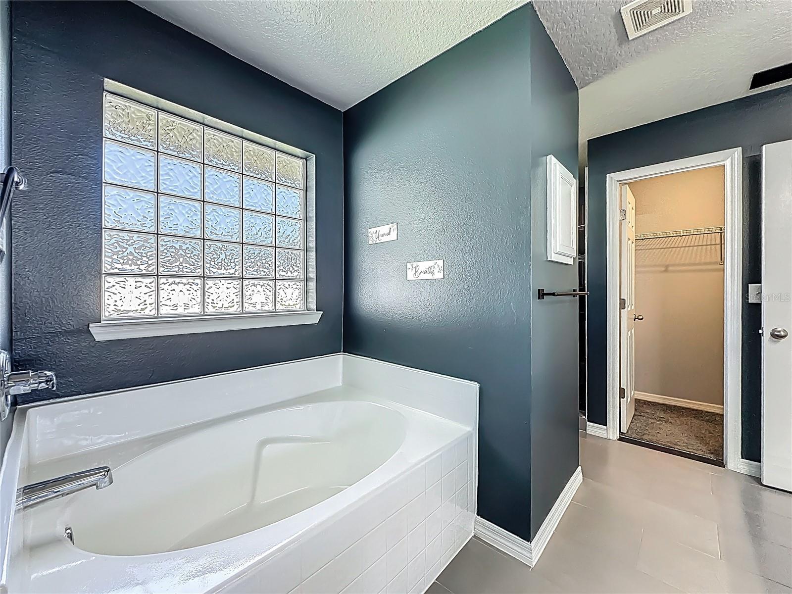 Image 45 of 68 For 6 Llowick Court