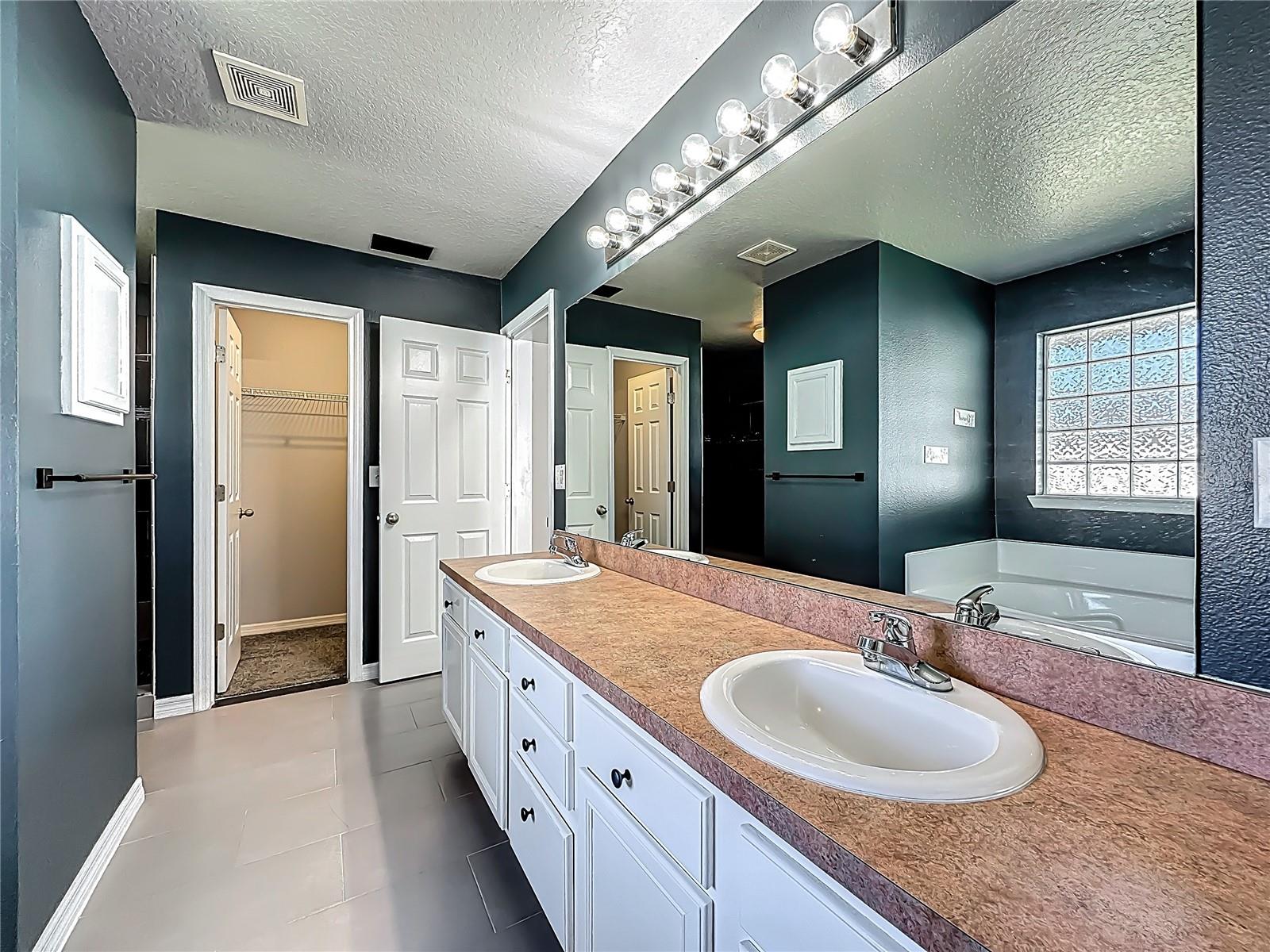 Image 46 of 68 For 6 Llowick Court