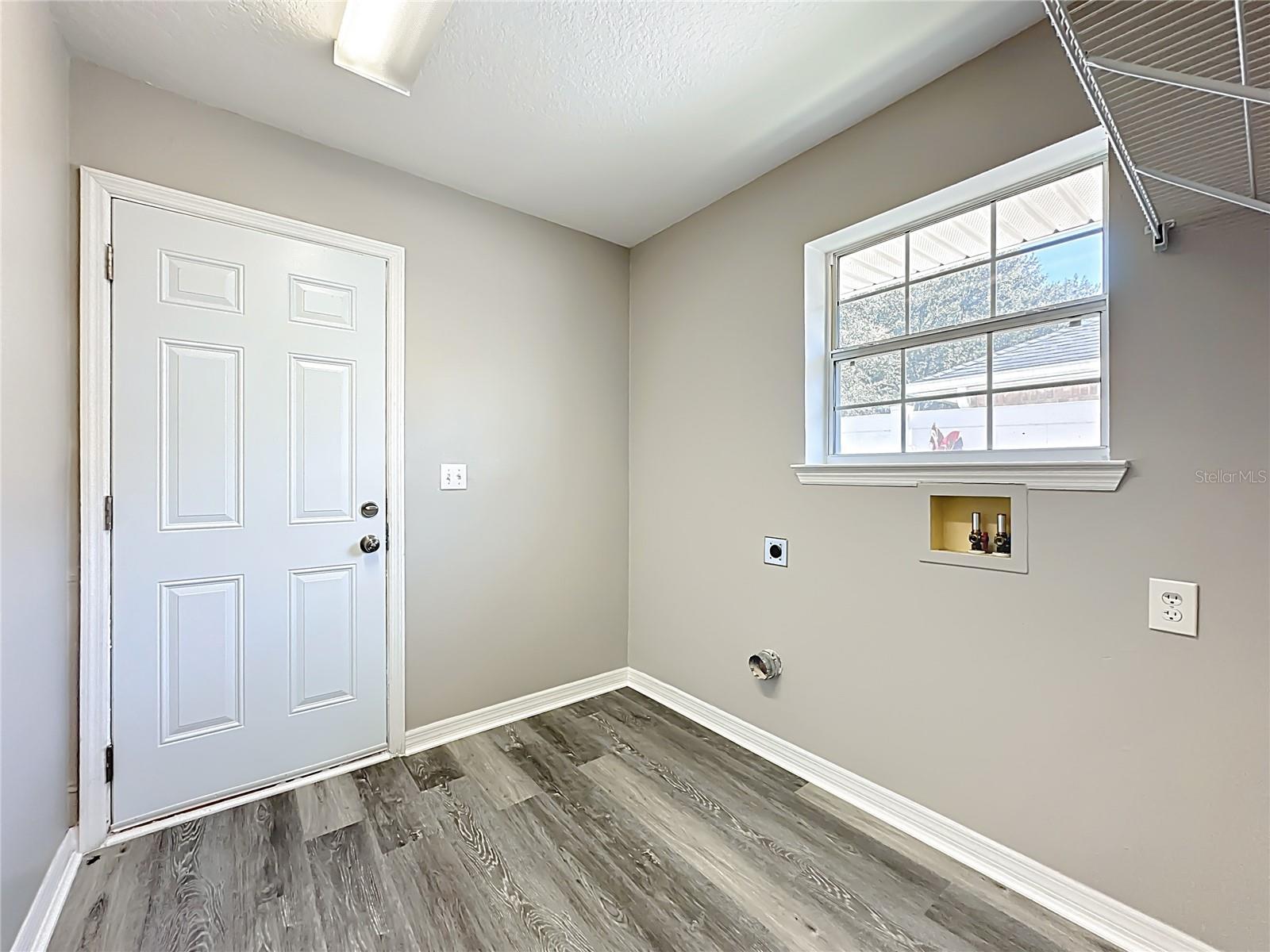 Image 52 of 68 For 6 Llowick Court